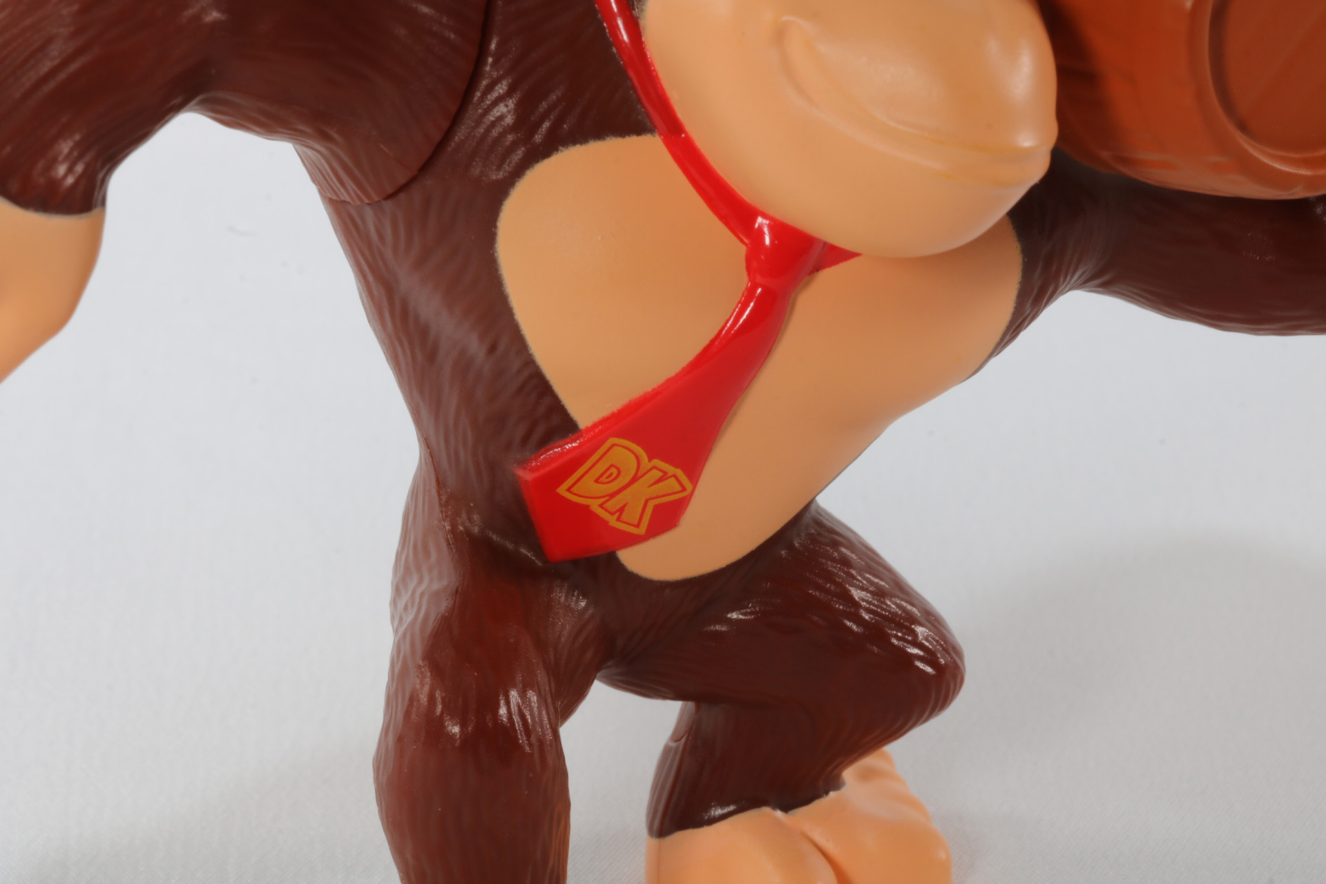 トレードマークのネクタイも