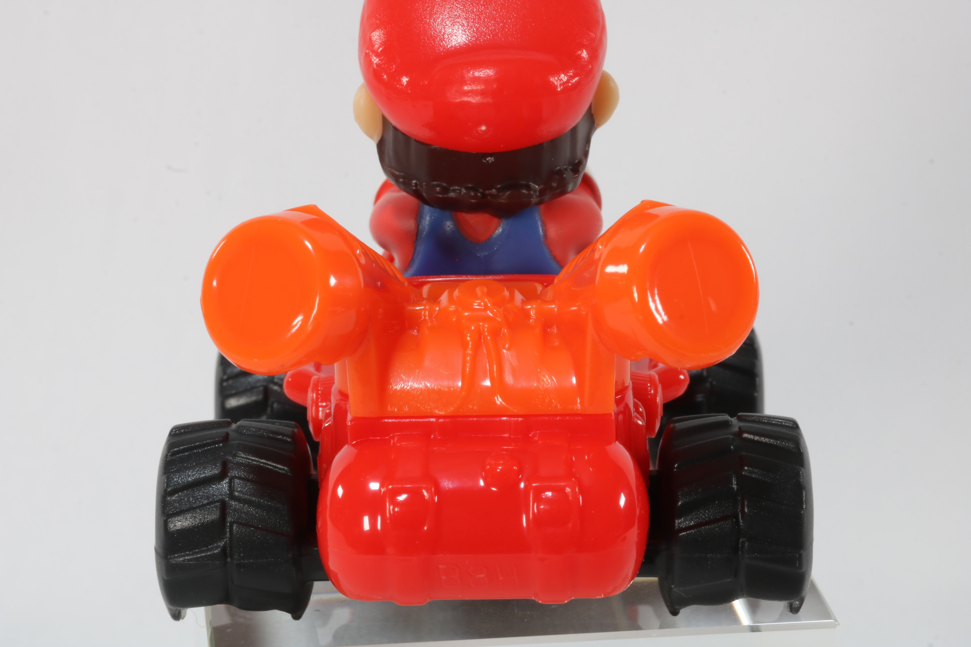 裏面にはボール状のパーツがあり、スピンさせて遊べる