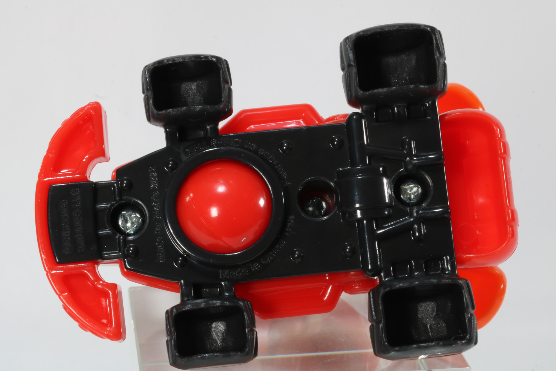 裏面にはボール状のパーツがあり、スピンさせて遊べる