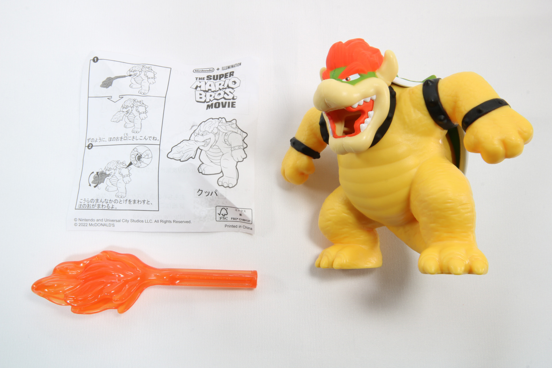 炎のパーツを口に差し込み、クッパの背中の甲羅のとげを回すと炎が回る仕掛けのおもちゃ