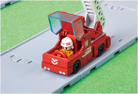 タカラトミーの「トミカタウン 出動! 消火! レスキューベース