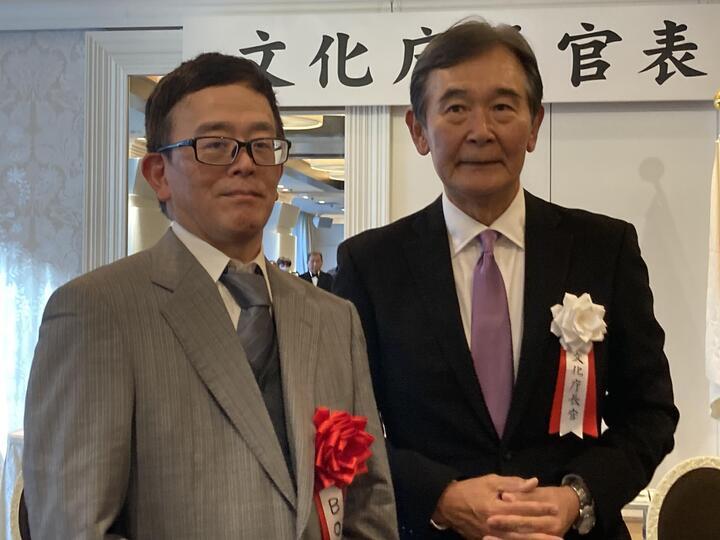 左からBOME氏、文化庁長官・都倉俊一氏