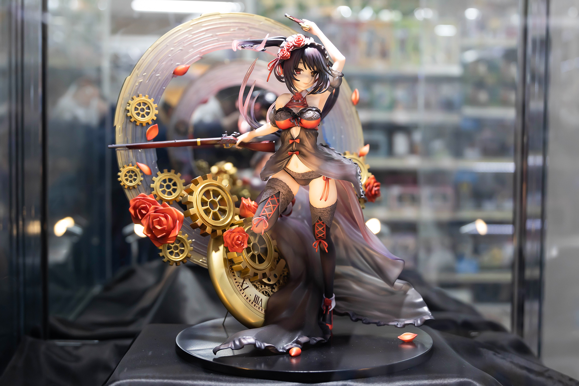 背景のエフェクト部分を含む全高は、約270mmだ