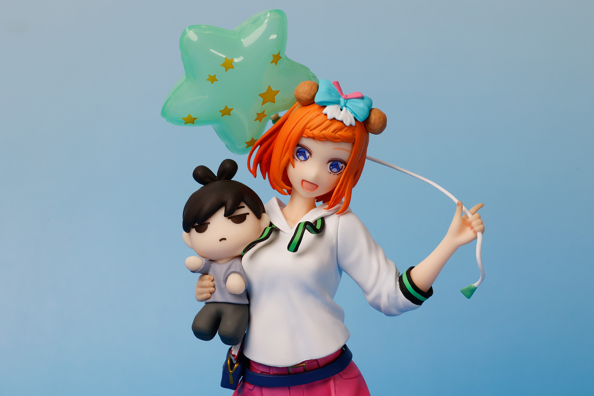 脇に抱えているのは、風太郎がモチーフになったマスコットだ