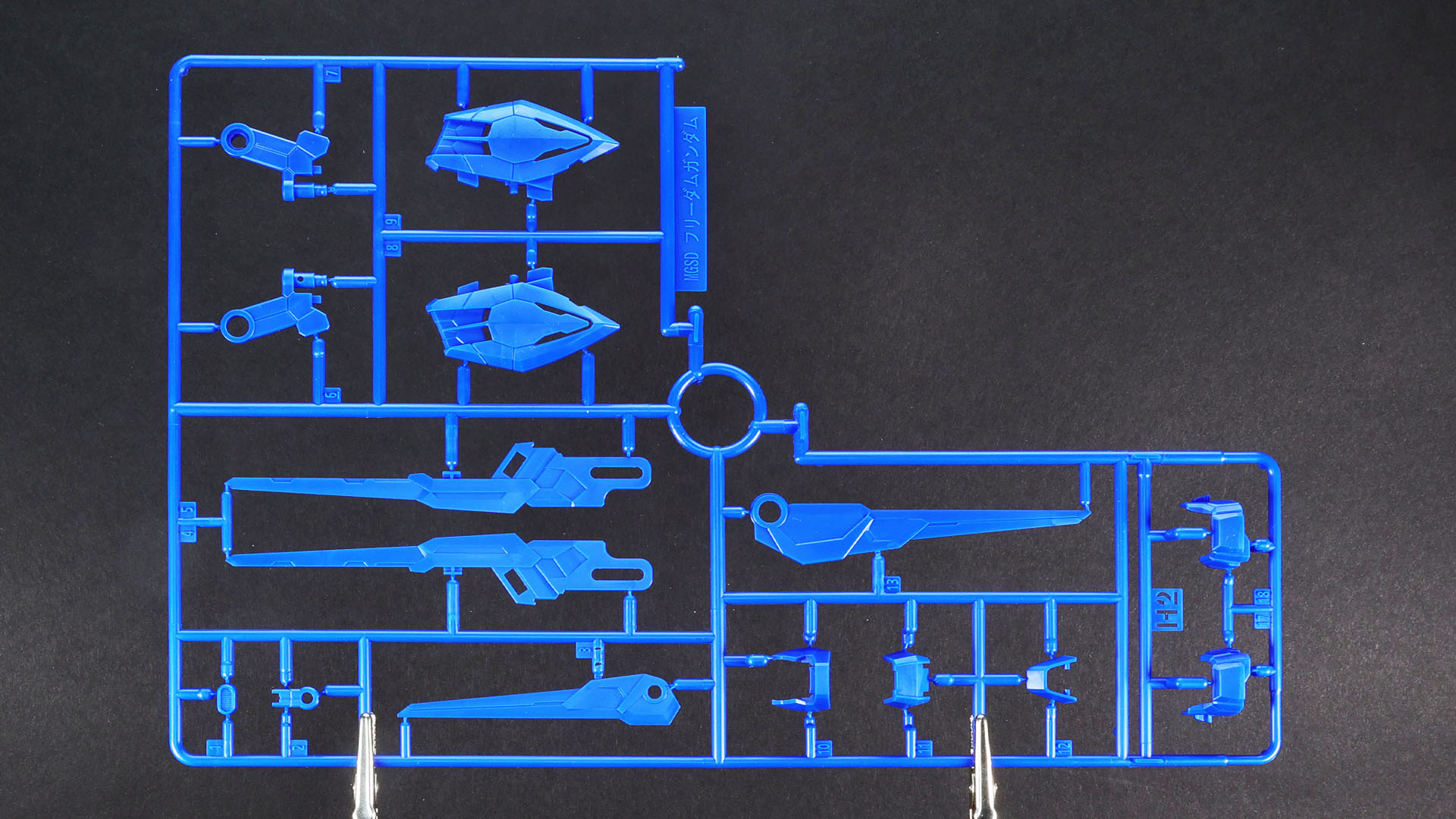 F2：主に背部ウイングと外装