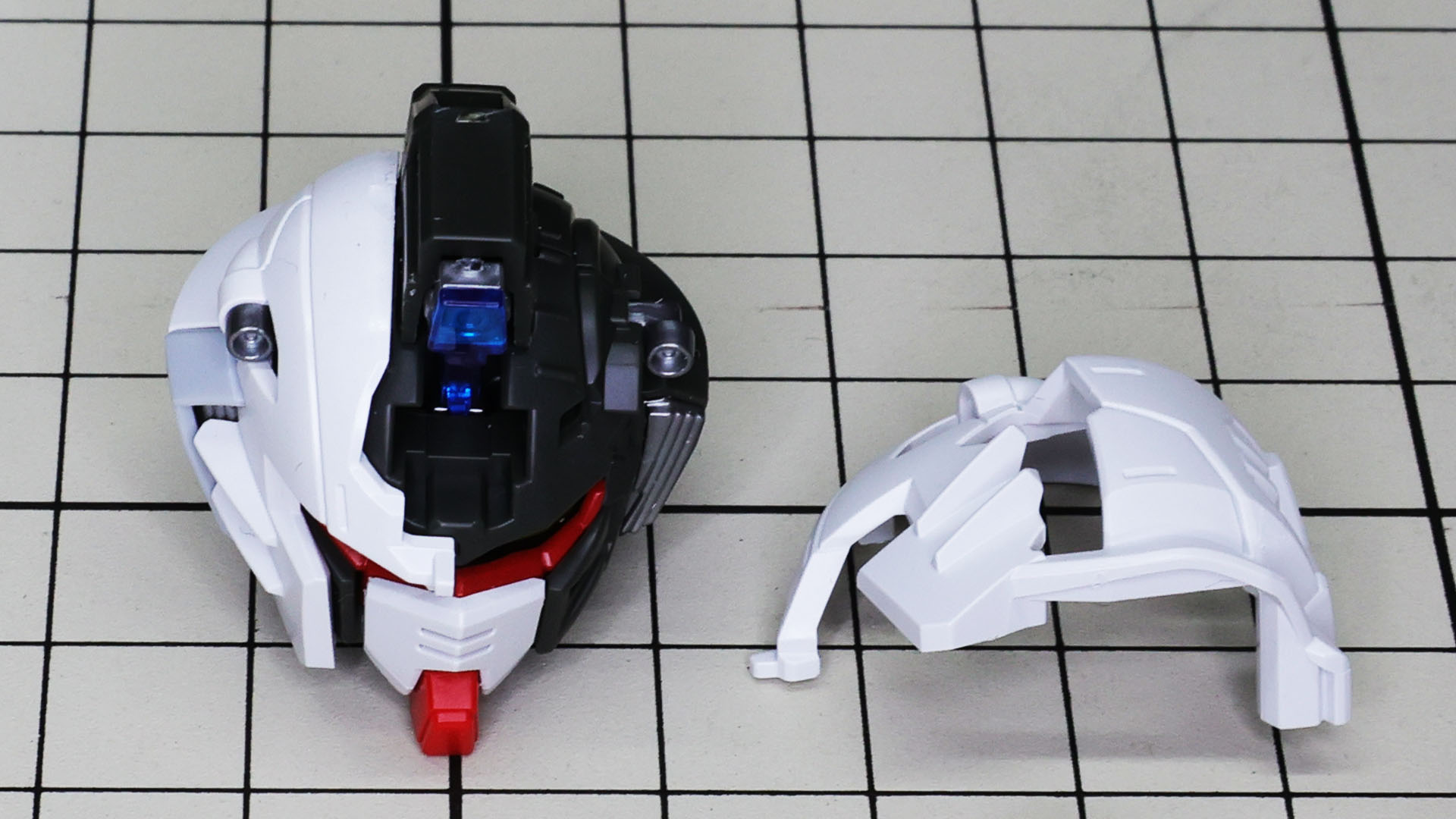 外装を組み付けていきます