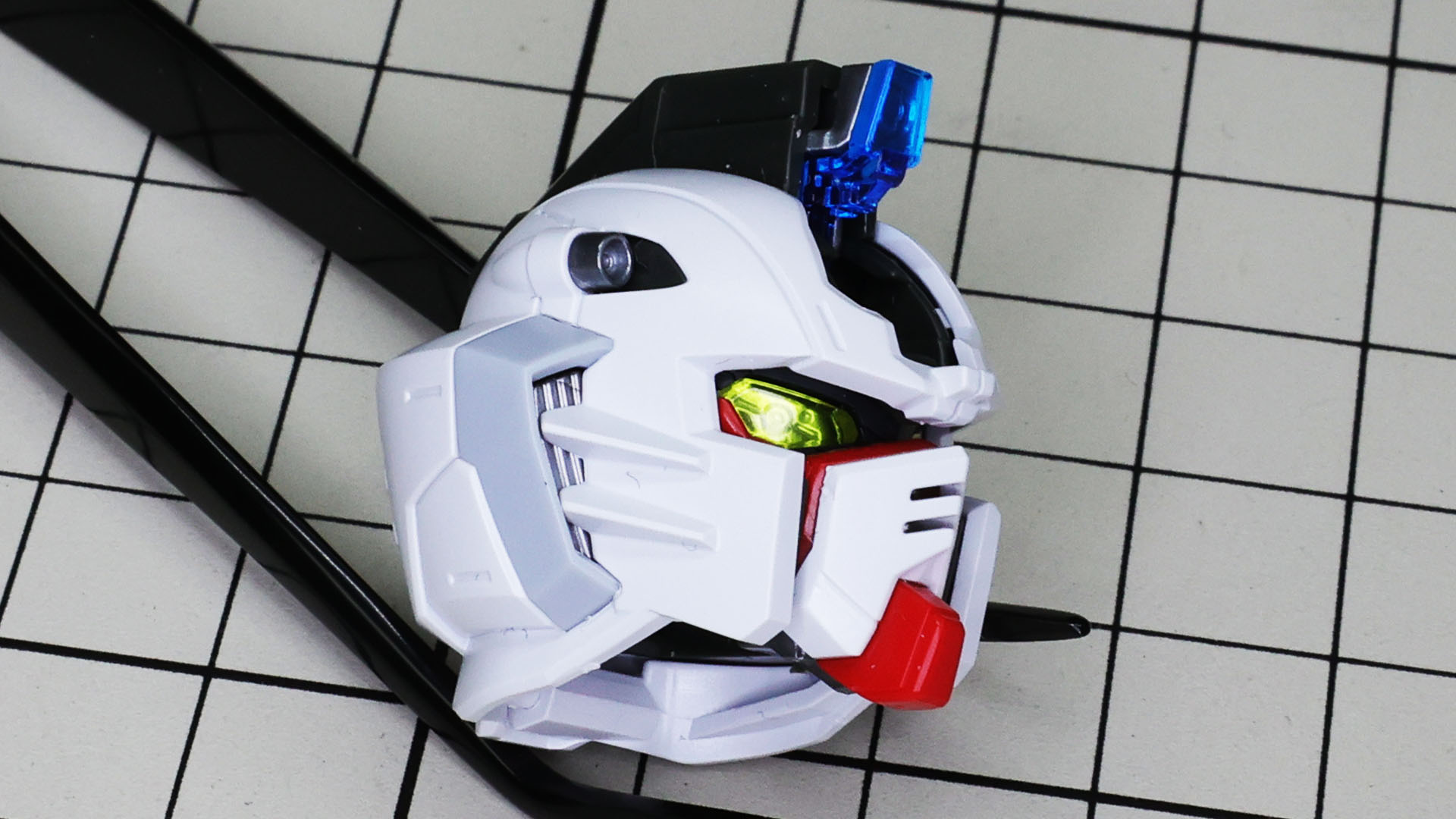 両脇の耳の部分の細かいカラー表現もパーツで実現！