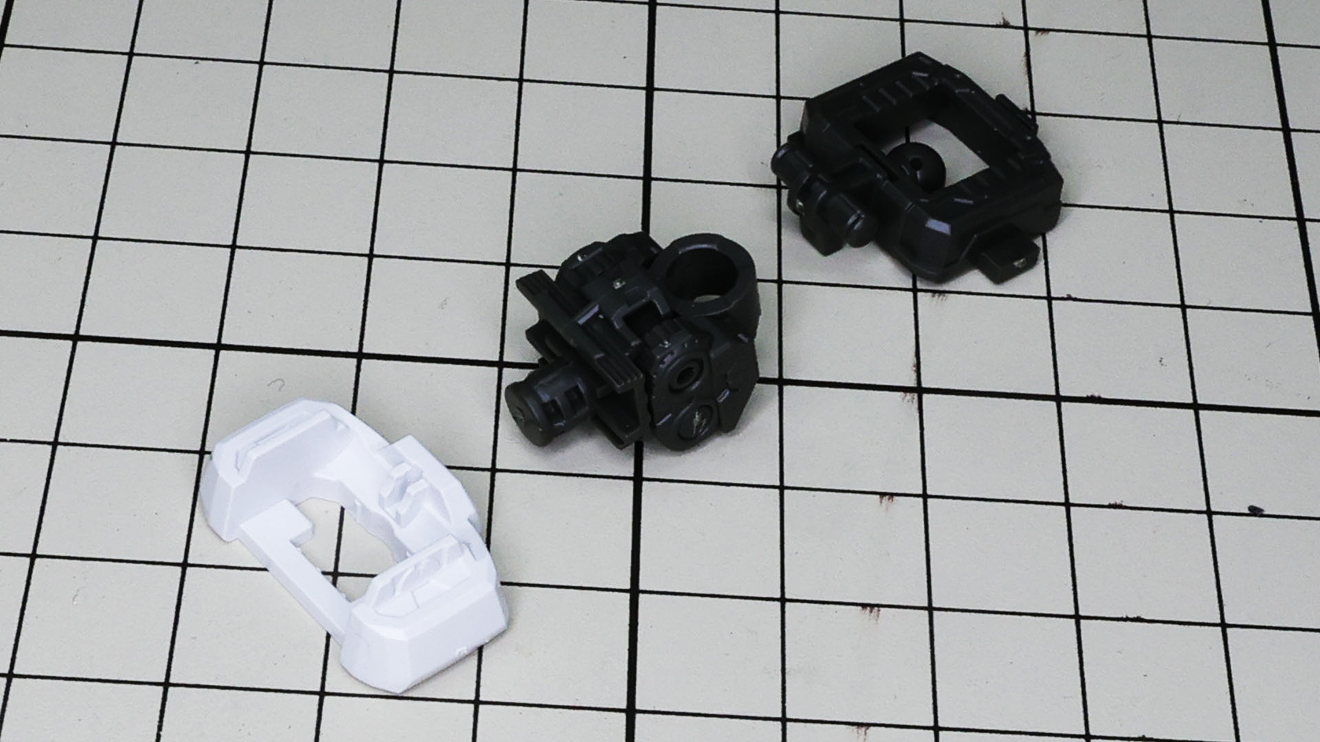 ボールジョイントでの接続もあり微妙なひねりも可能