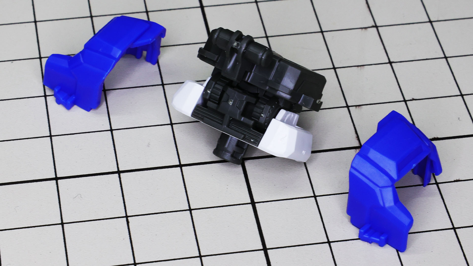 外装を組み付ける