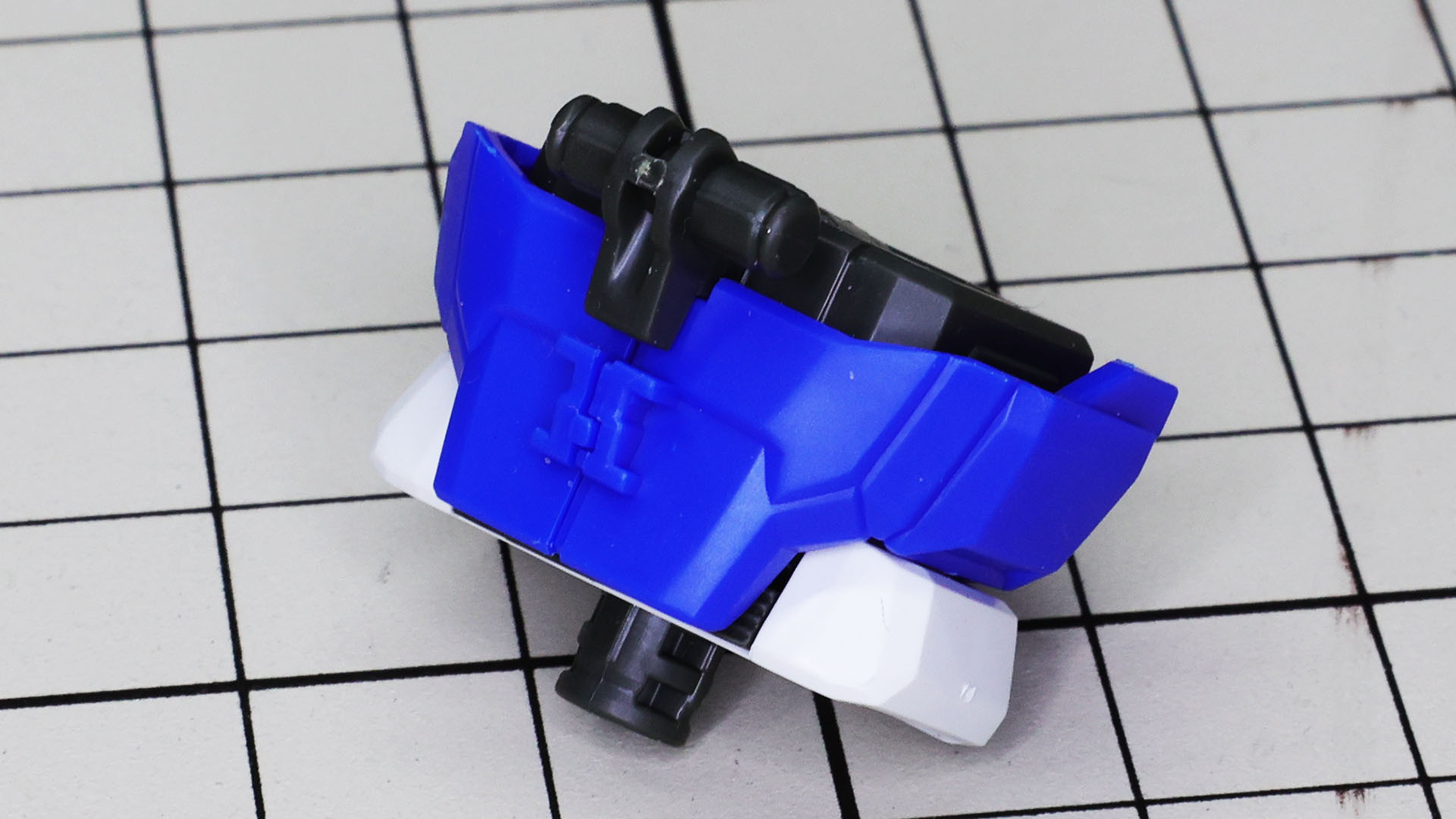 首も3重構造で多彩な可動を実現します