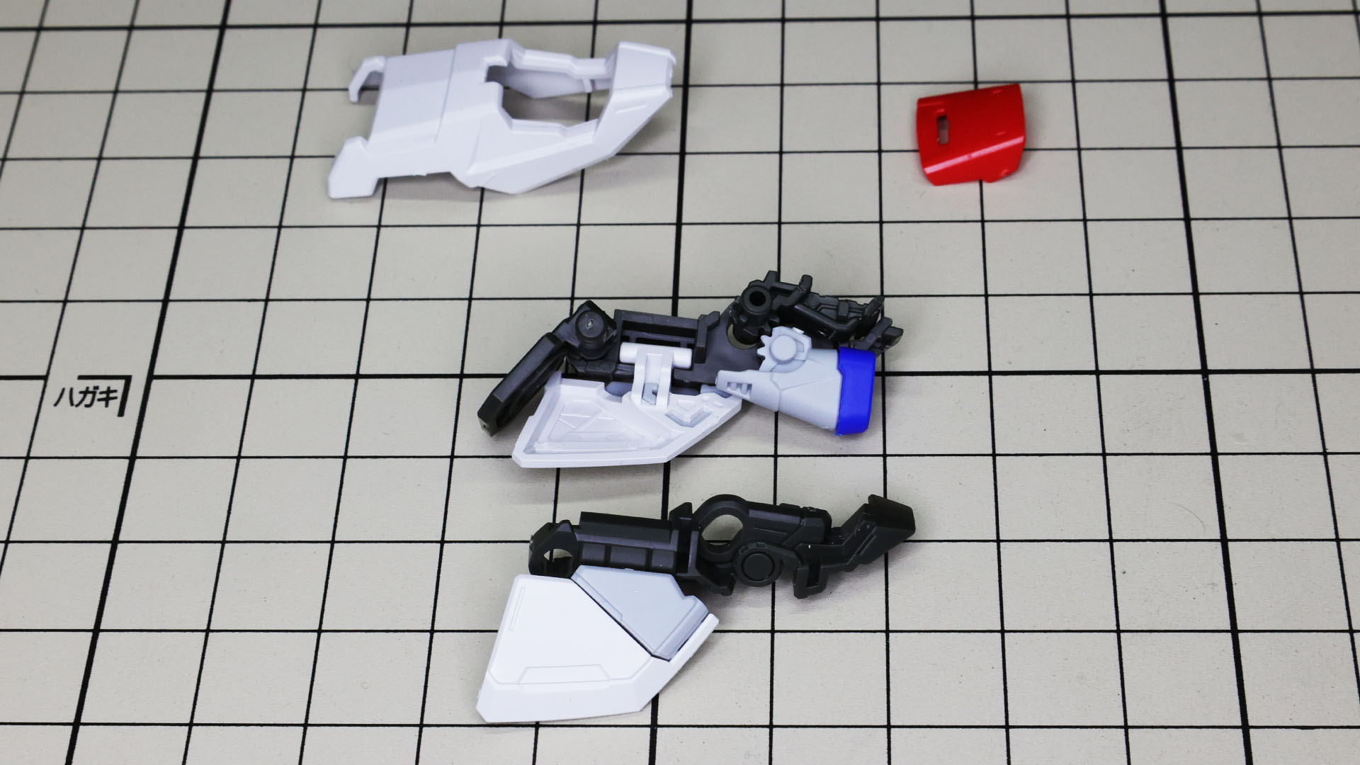 前後のアーマーも可動式になっています