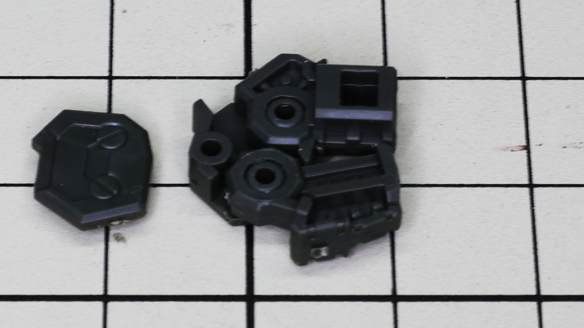 軸ずらしでの関節配置もあって180度曲がります