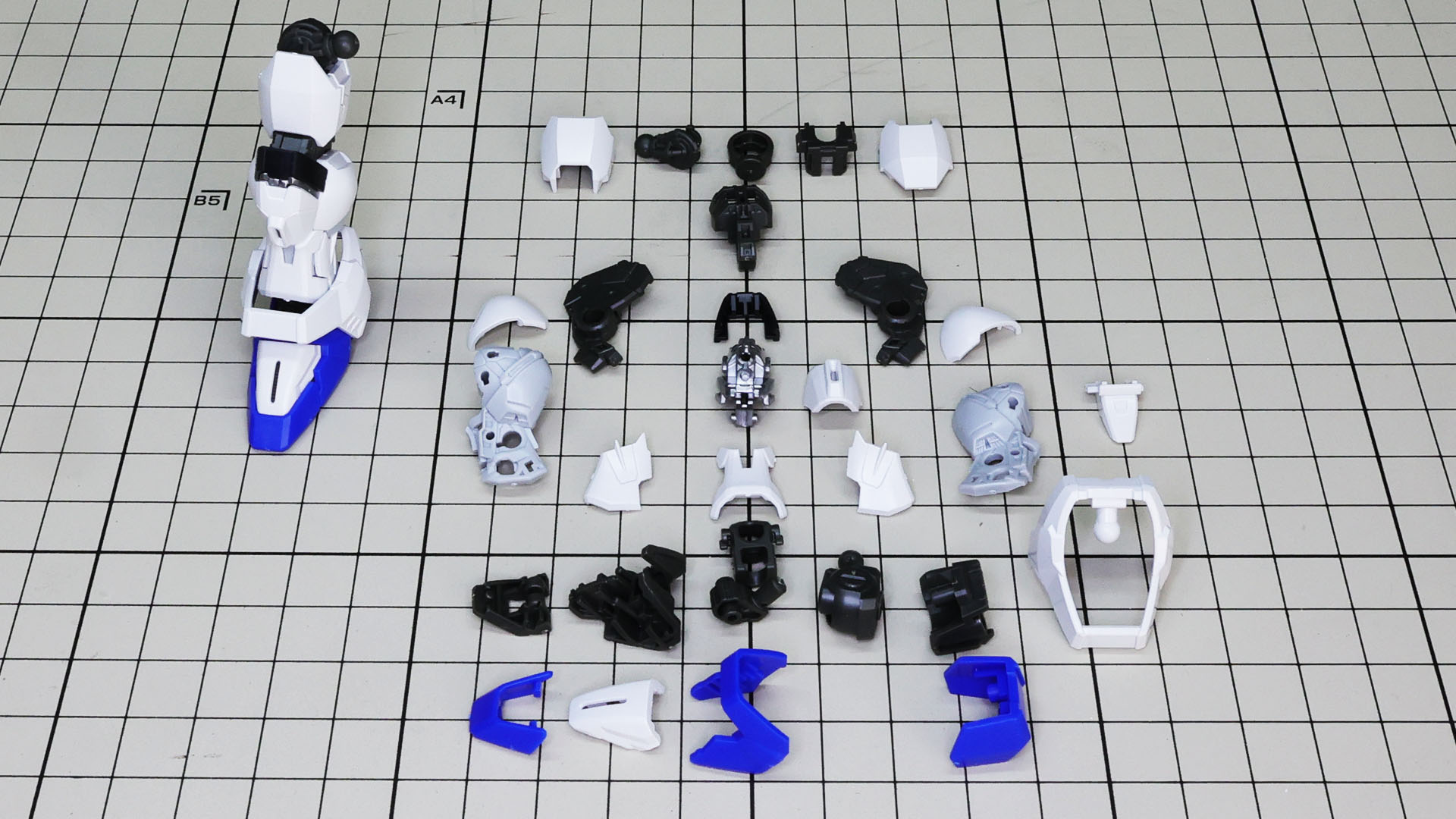 さらに多くなるパーツ。その分可動とディテールがすごくなる！