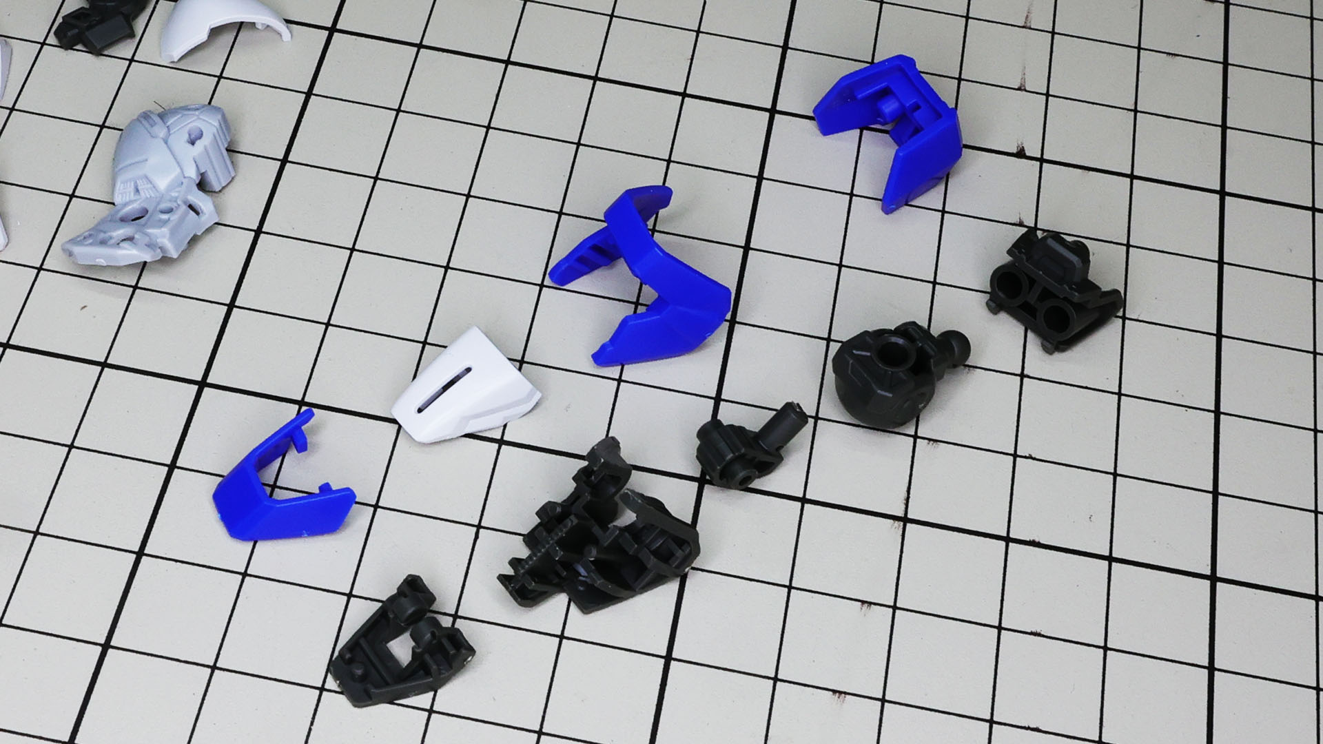 ソールだけでこの数のパーツはまさにMG