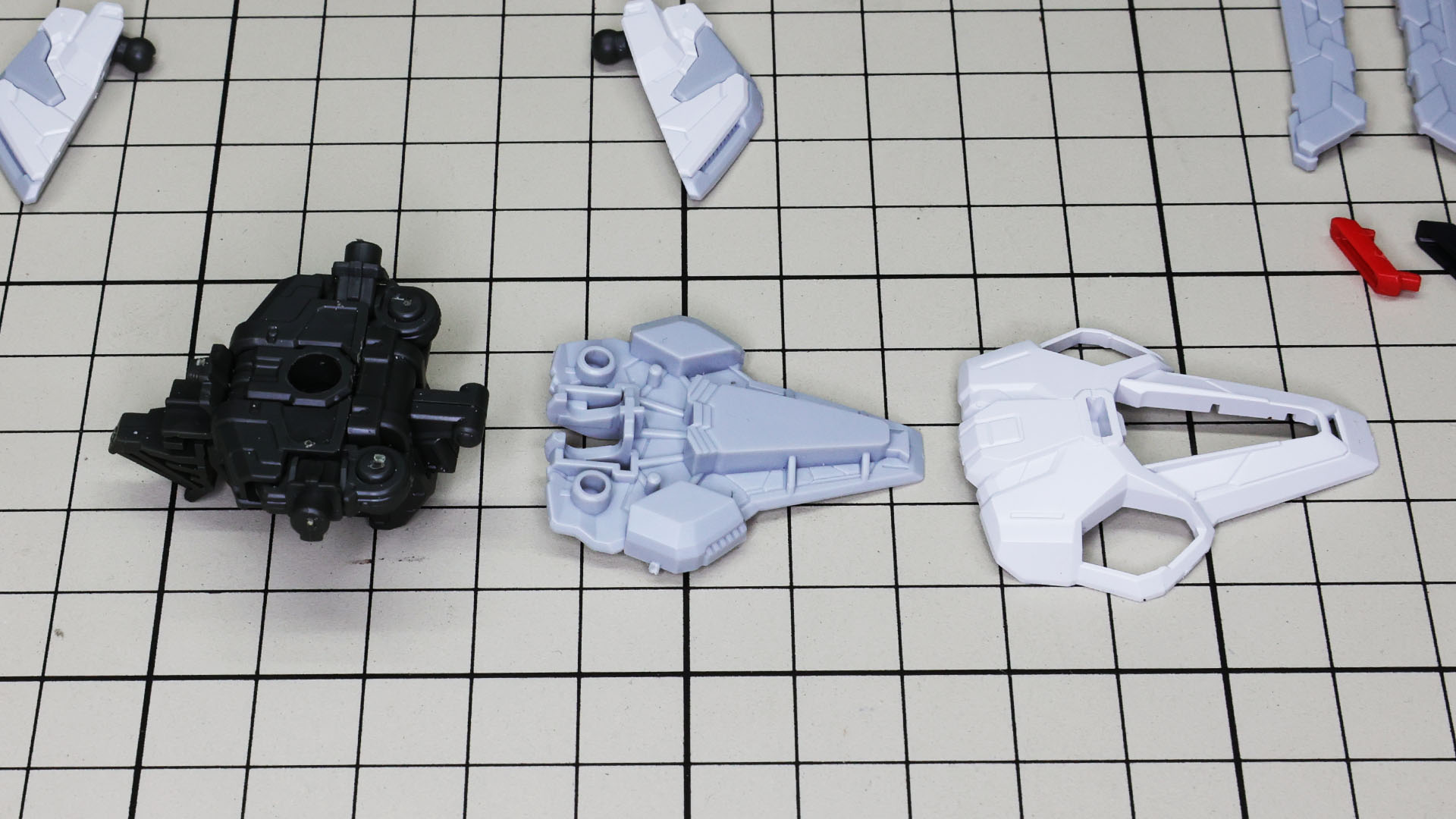 SDバランスの巨大なリアアーマーも2重構造です