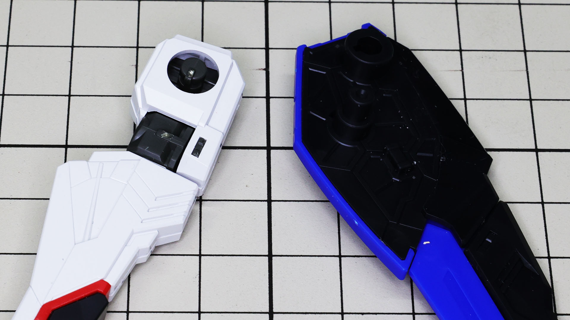 ビーム砲もツメ付き軸でうれしい配慮！