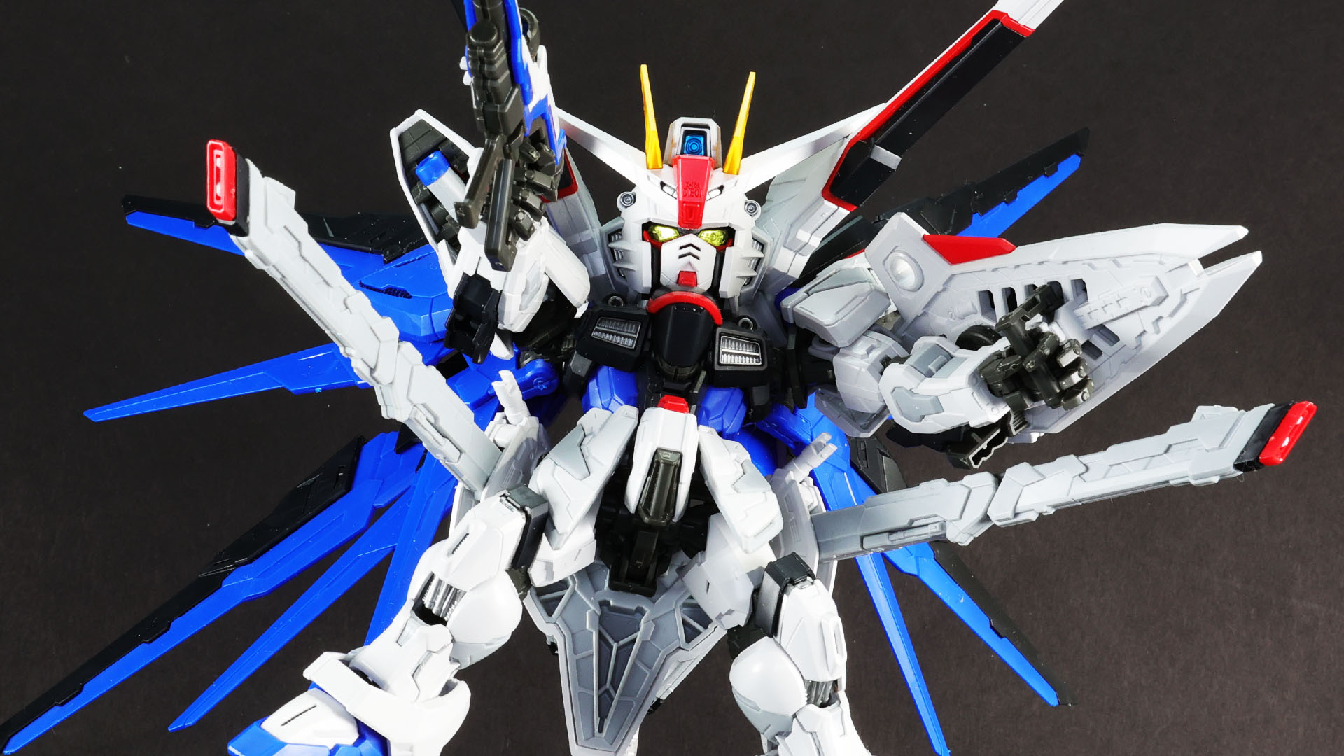 レール砲もがばっと大きく開くことができます