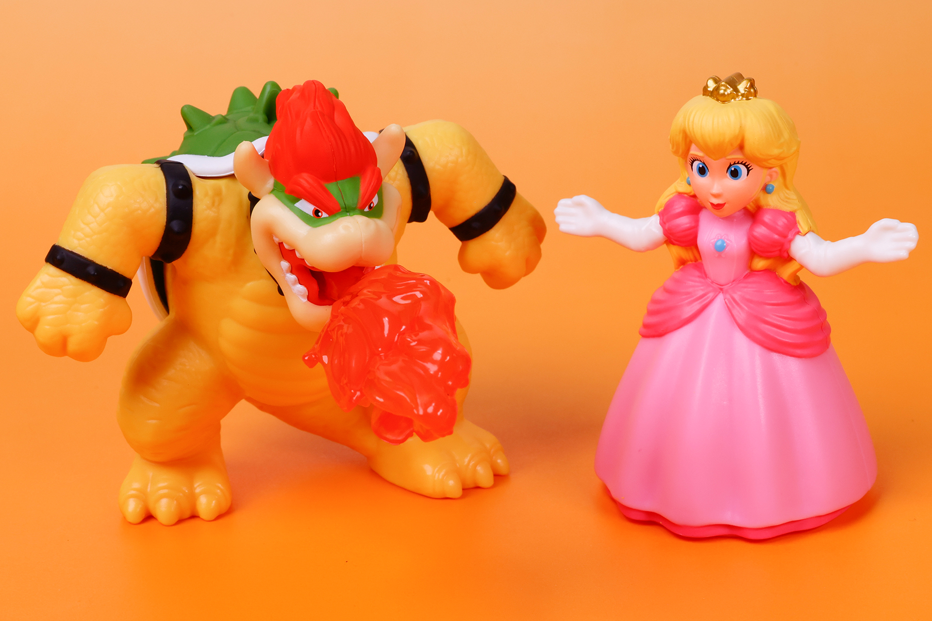 なぜか、マリオよりもクッパと一緒にいる印象が強いピーチ姫