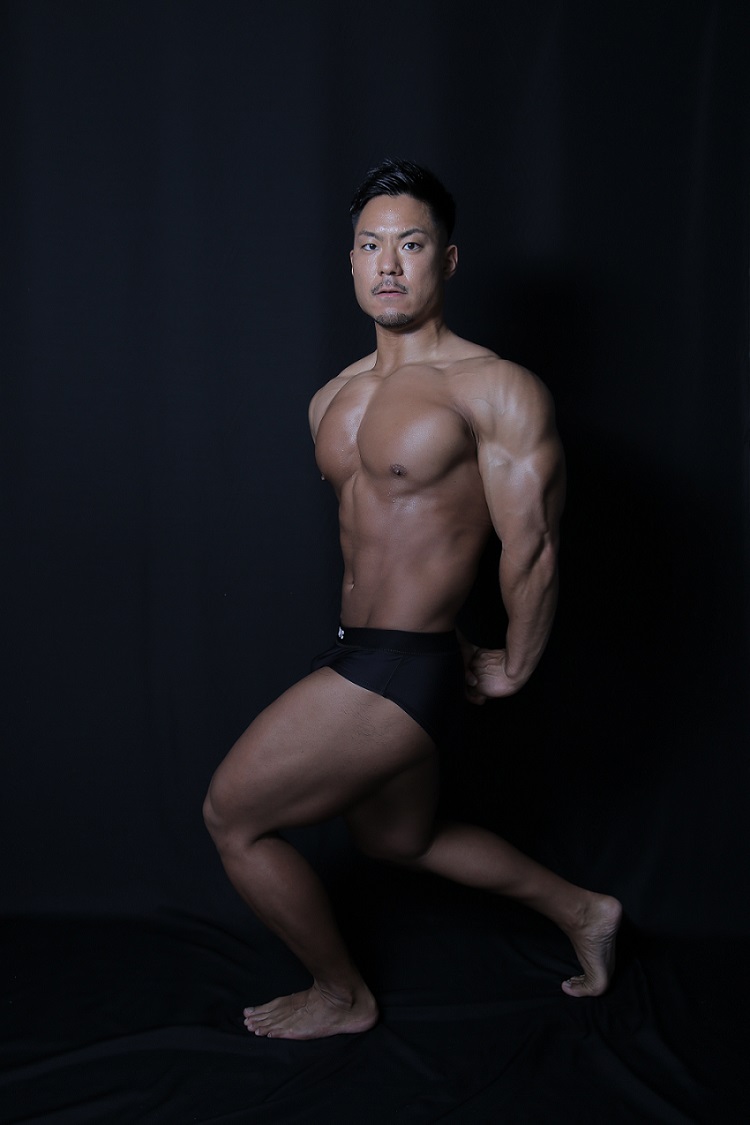 TOSHI氏。ポージングはもちろん筋肉の各部位の造形なども監修