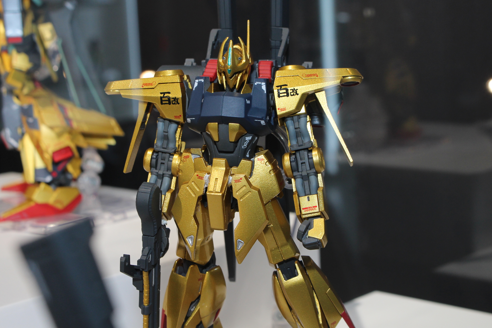 「METAL ROBOT魂＜SIDE MS＞(Ka signature) 百式改」。百式の改良型で、オプションラッチのある肩や後方に大型化した頭部、高機動型のバックパックなどに変化が見られる