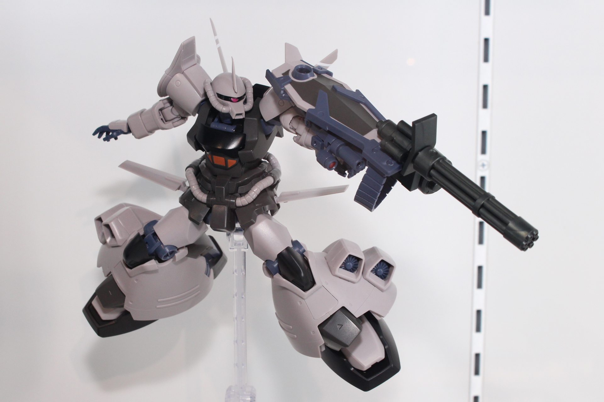 「ROBOT魂 ＜SIDE MS＞ MS-07H-8 グフ・フライトタイプ ver. A.N.I.M.E.」。2023年5月発売予定。価格は8,800円（税込）。プレミアムバンダイ販売商品