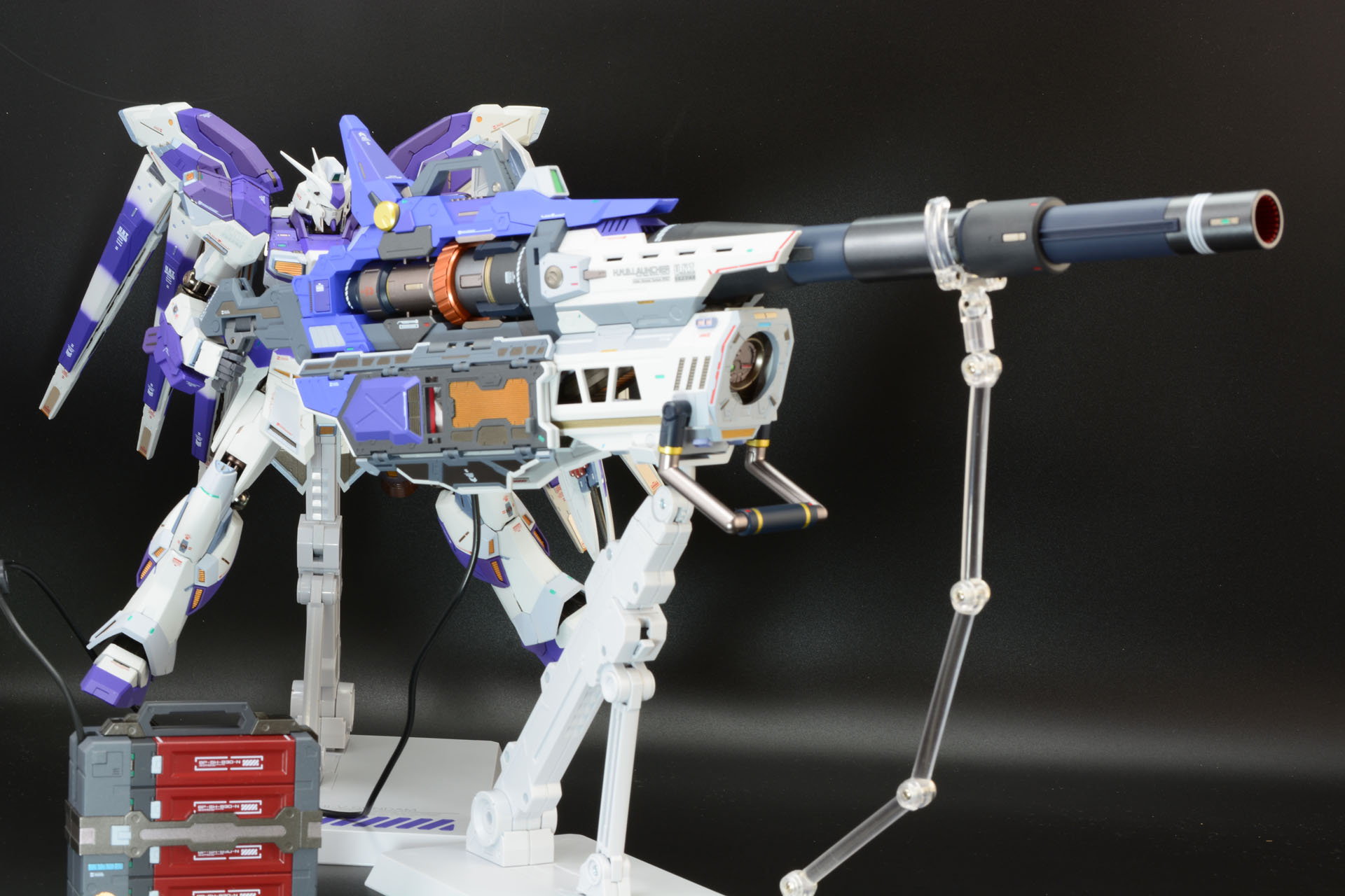 こちらは超長距離狙撃用の収束砲撃形態。アクシズを攻撃するための形態だ