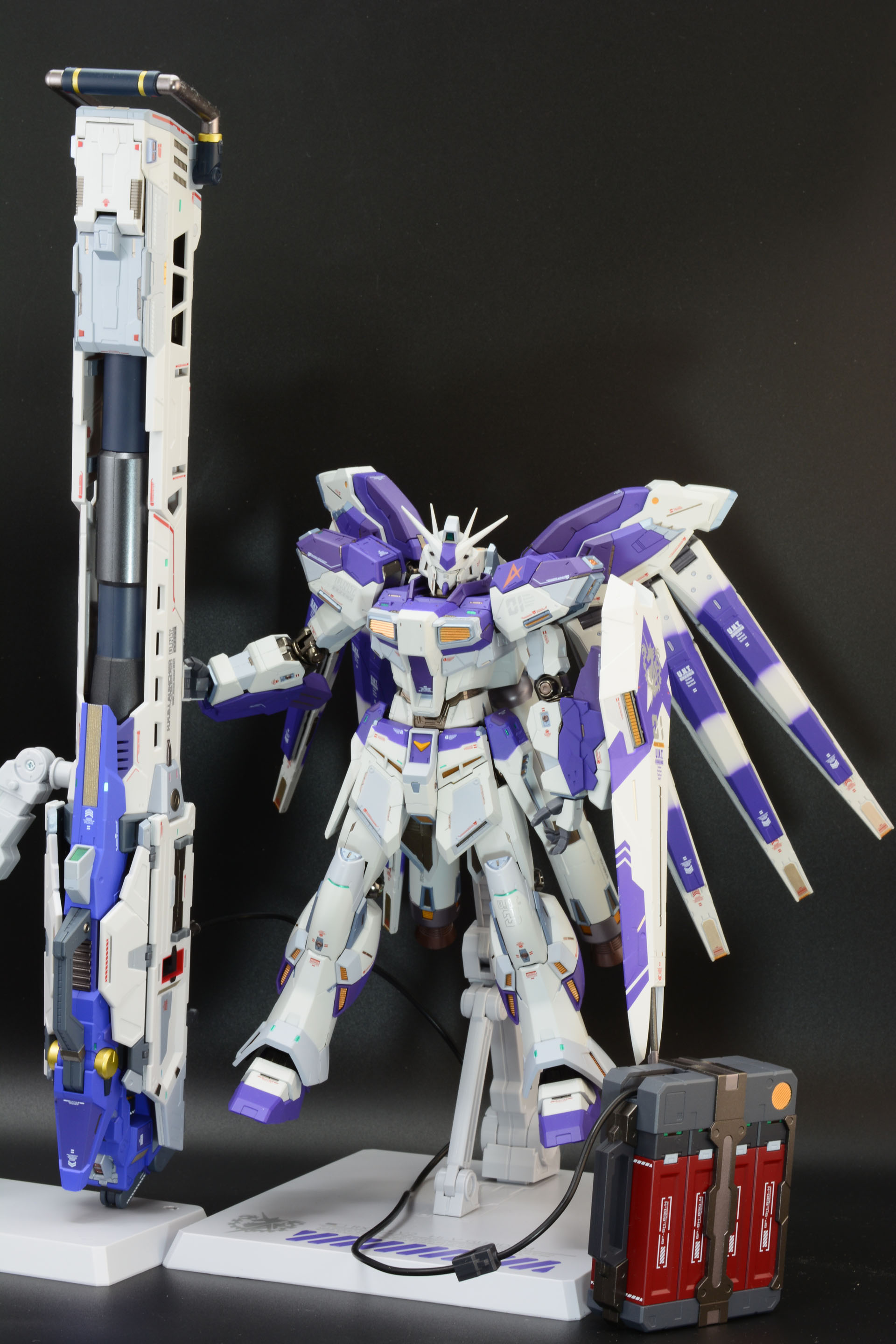 縦置きができるようにジョイントも用意されている。立たせてみるとその長大さが改めてわかる