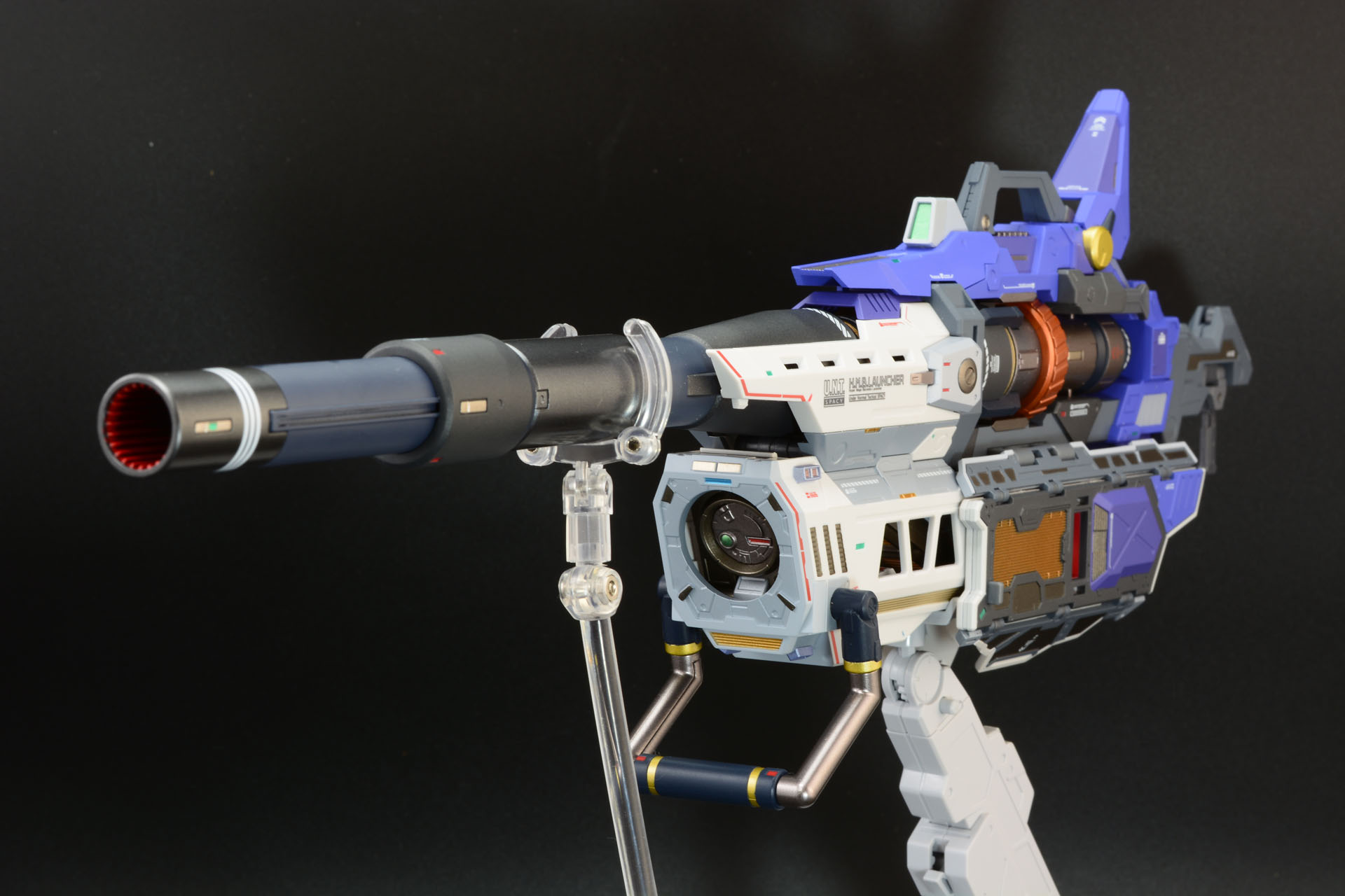 収束砲撃形態の完成。シルエットが大幅に変化、長い砲身、底部のセンサーなど超長距離射撃の説得力を感じさせるデザインだ