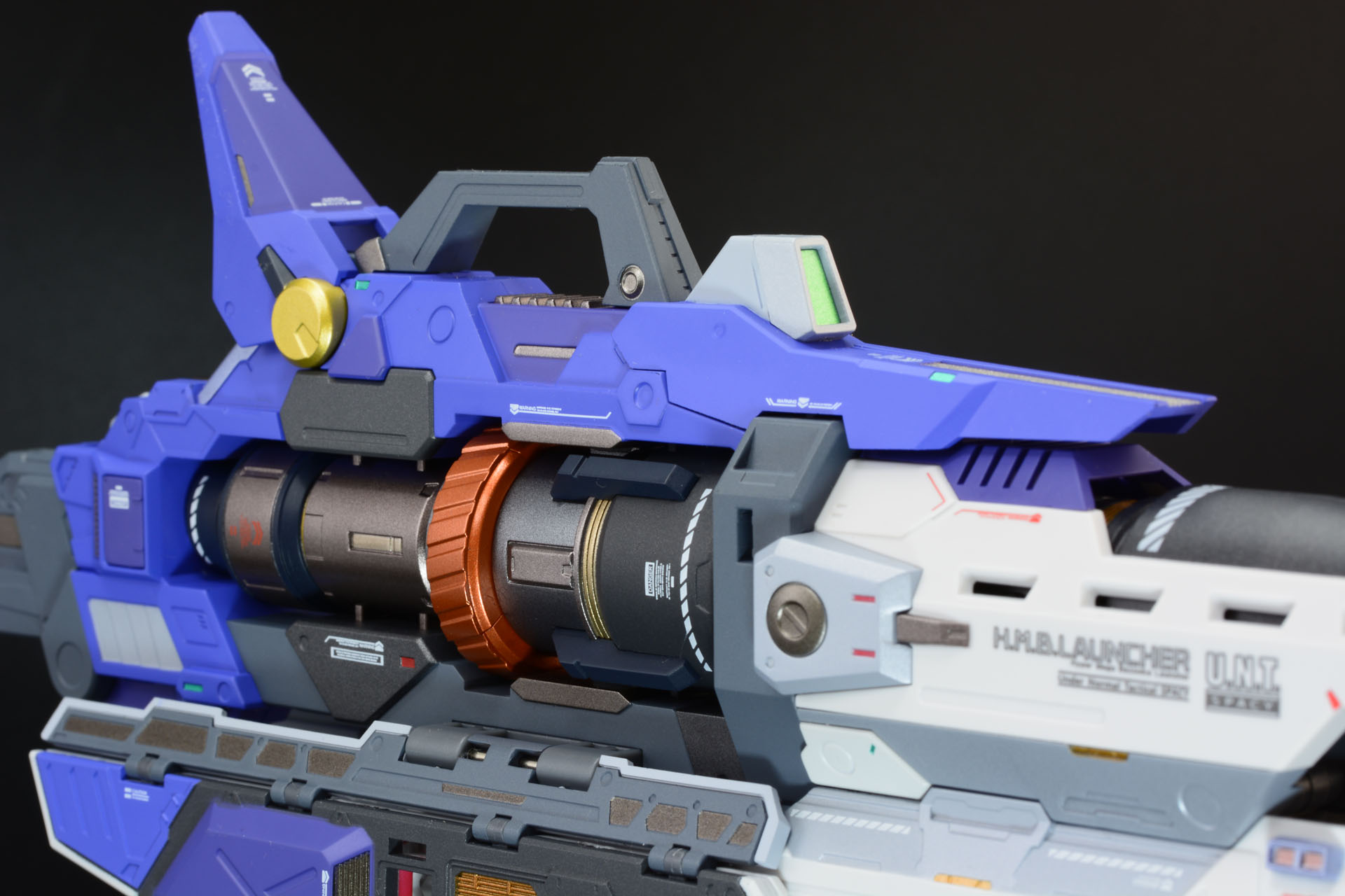 収束砲撃形態の完成。シルエットが大幅に変化、長い砲身、底部のセンサーなど超長距離射撃の説得力を感じさせるデザインだ