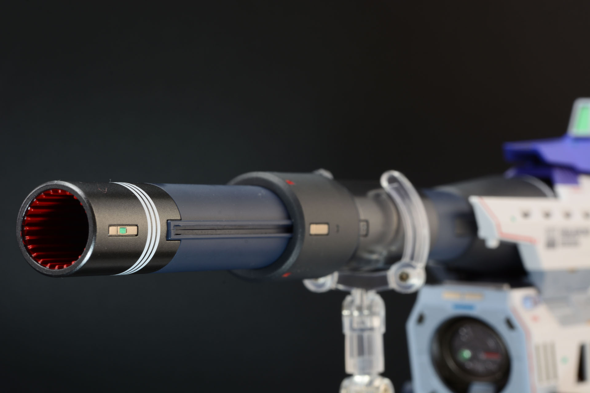 収束砲撃形態の完成。シルエットが大幅に変化、長い砲身、底部のセンサーなど超長距離射撃の説得力を感じさせるデザインだ