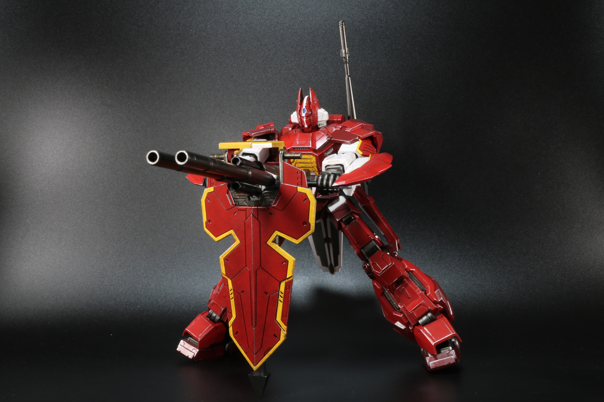 固定砲台時は左右のグリップを持たせる形となっている