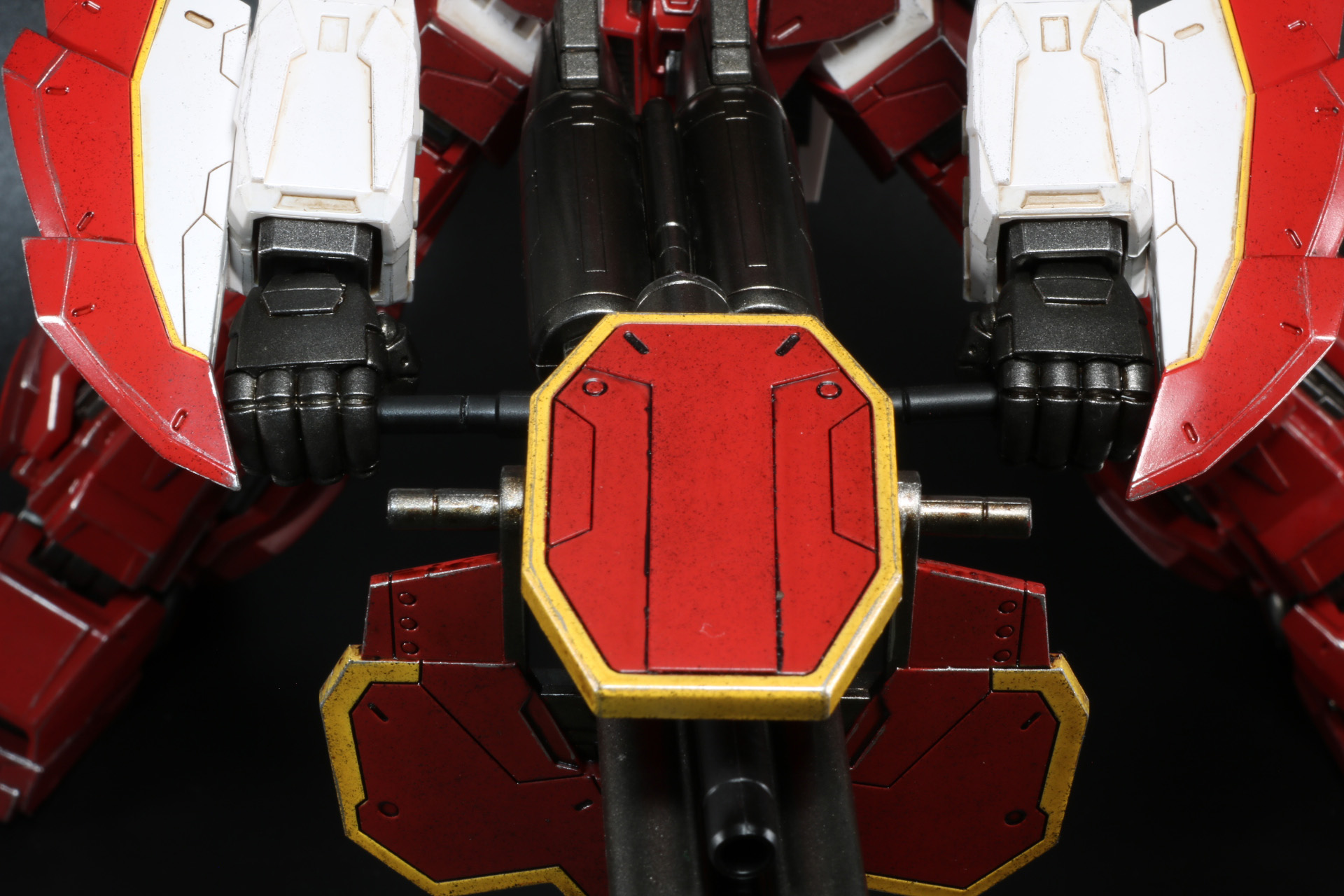 固定砲台時は左右のグリップを持たせる形となっている