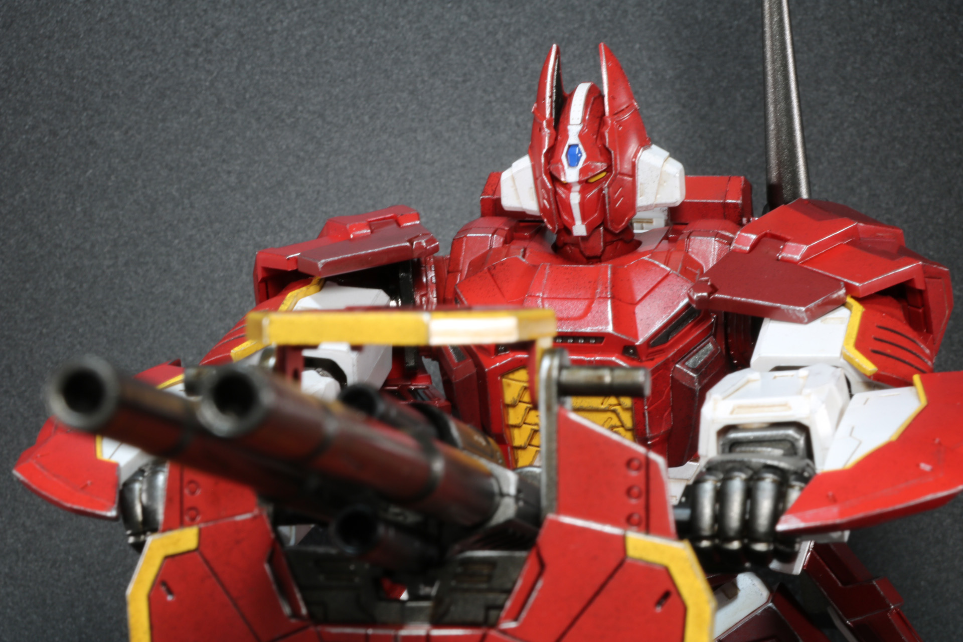 飛装砲は角度調整が可能。劇中の射撃ポーズも再現できる