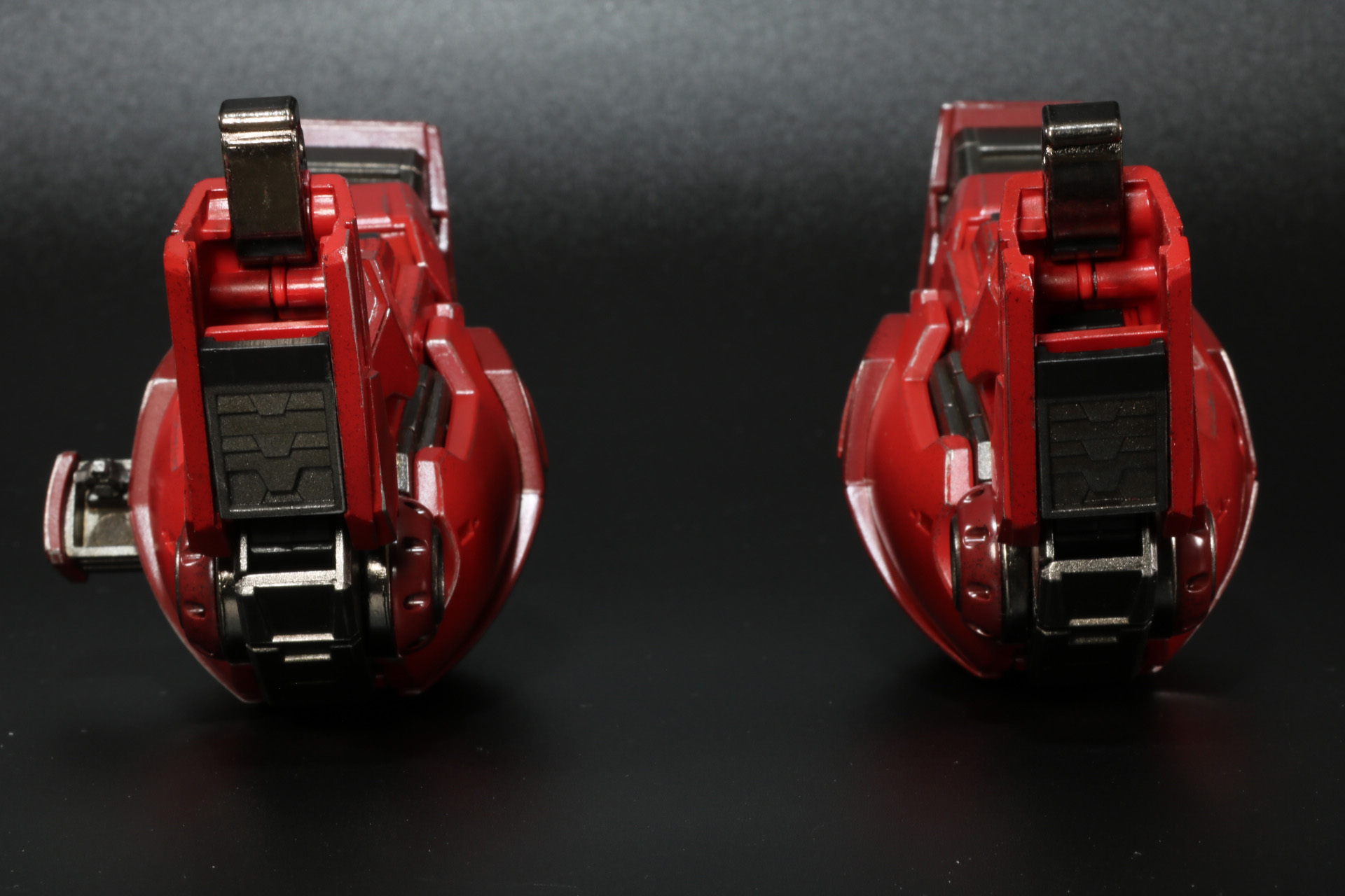 脚部に重装砲のグリップ部分を通す