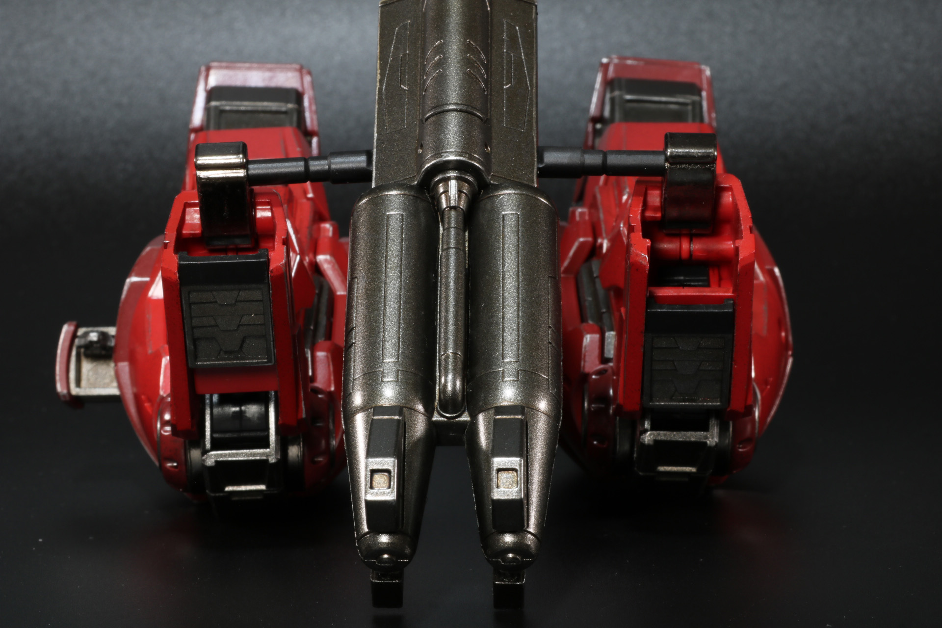 脚部に重装砲のグリップ部分を通す