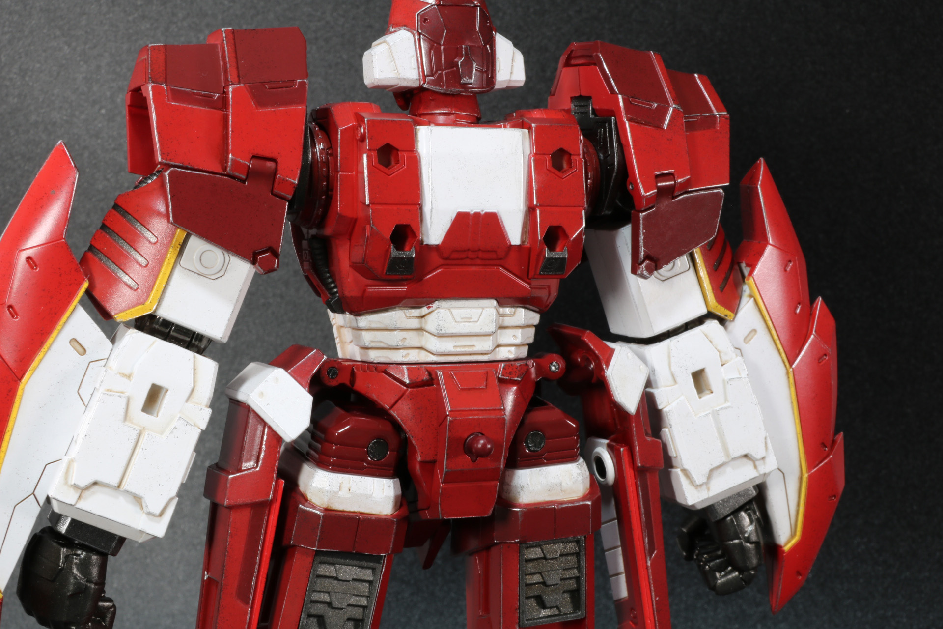 本体の背面パーツとリアアーマー装着