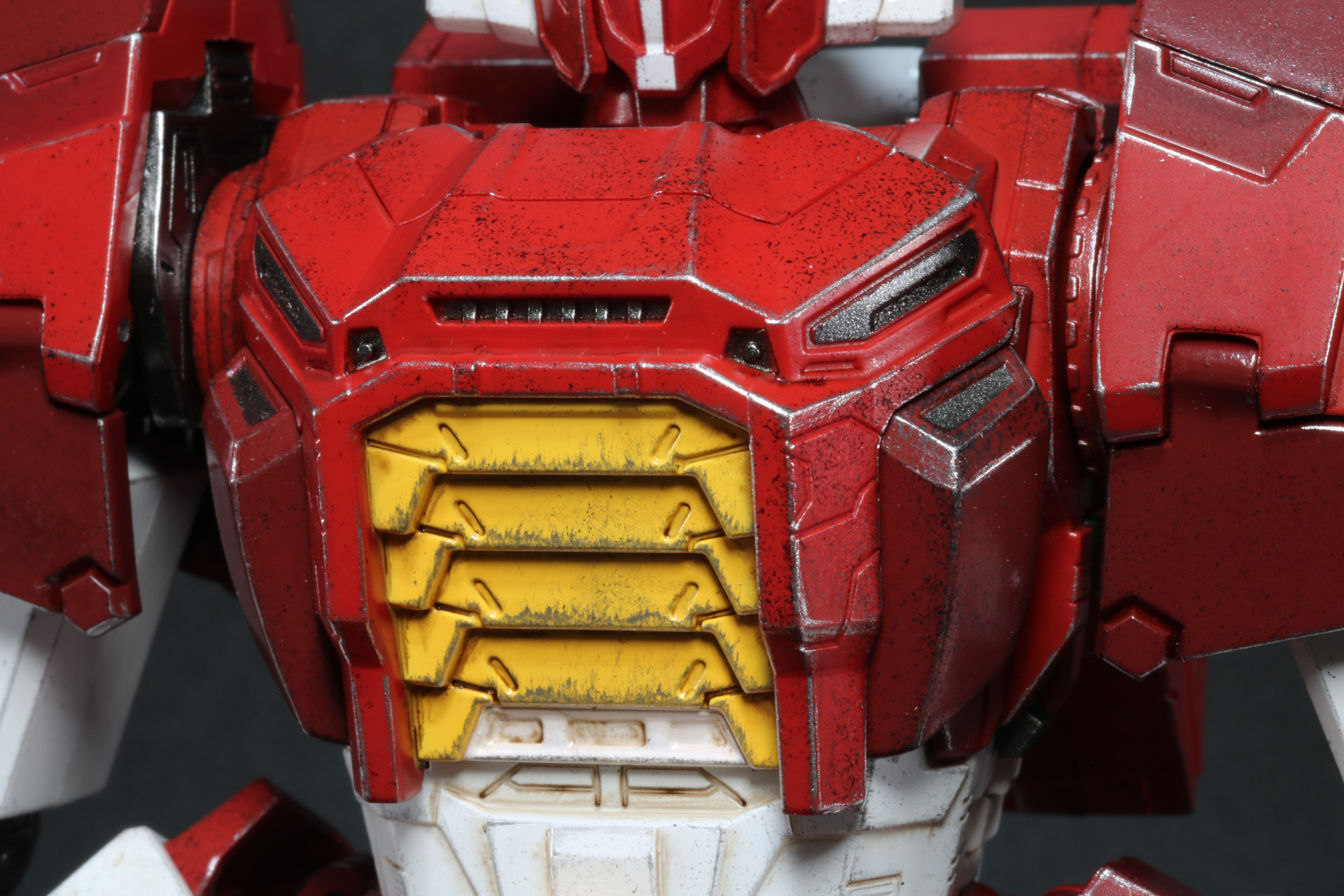 黄色のシャッターパーツは開閉ギミックはなく、コックピットの内部再現はされていないようだ