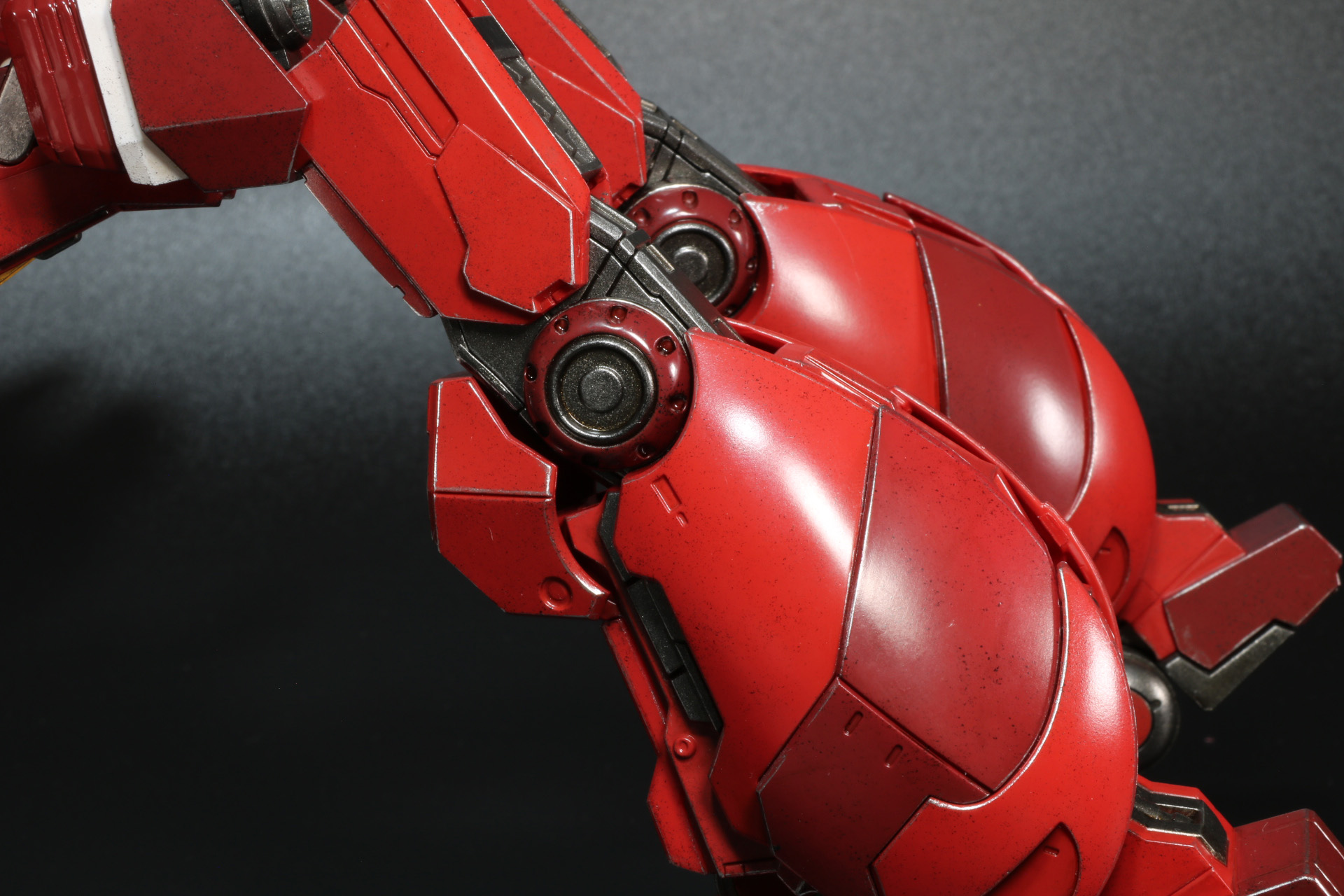 脚部を逆関節に近い位置に変更する