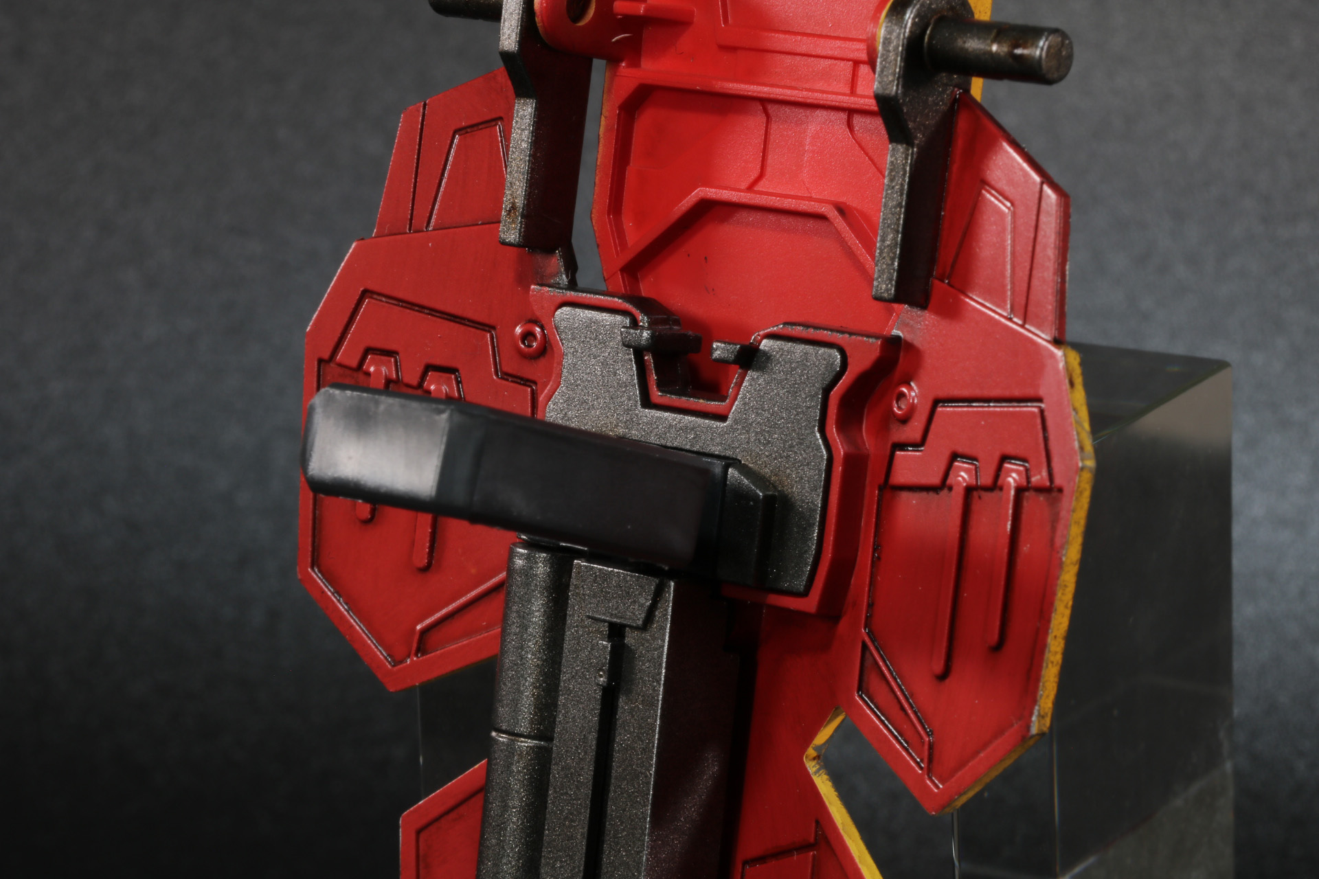 左が腕に直接固定するジョイントパーツ、右が手に持たせるジョイントパーツとなっている