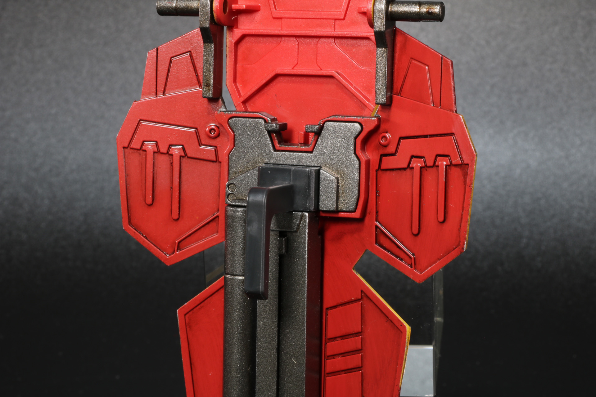 左が腕に直接固定するジョイントパーツ、右が手に持たせるジョイントパーツとなっている