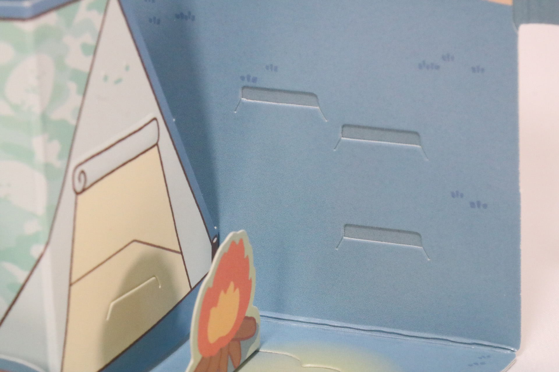 キャラクターたちの差込口が設けられている