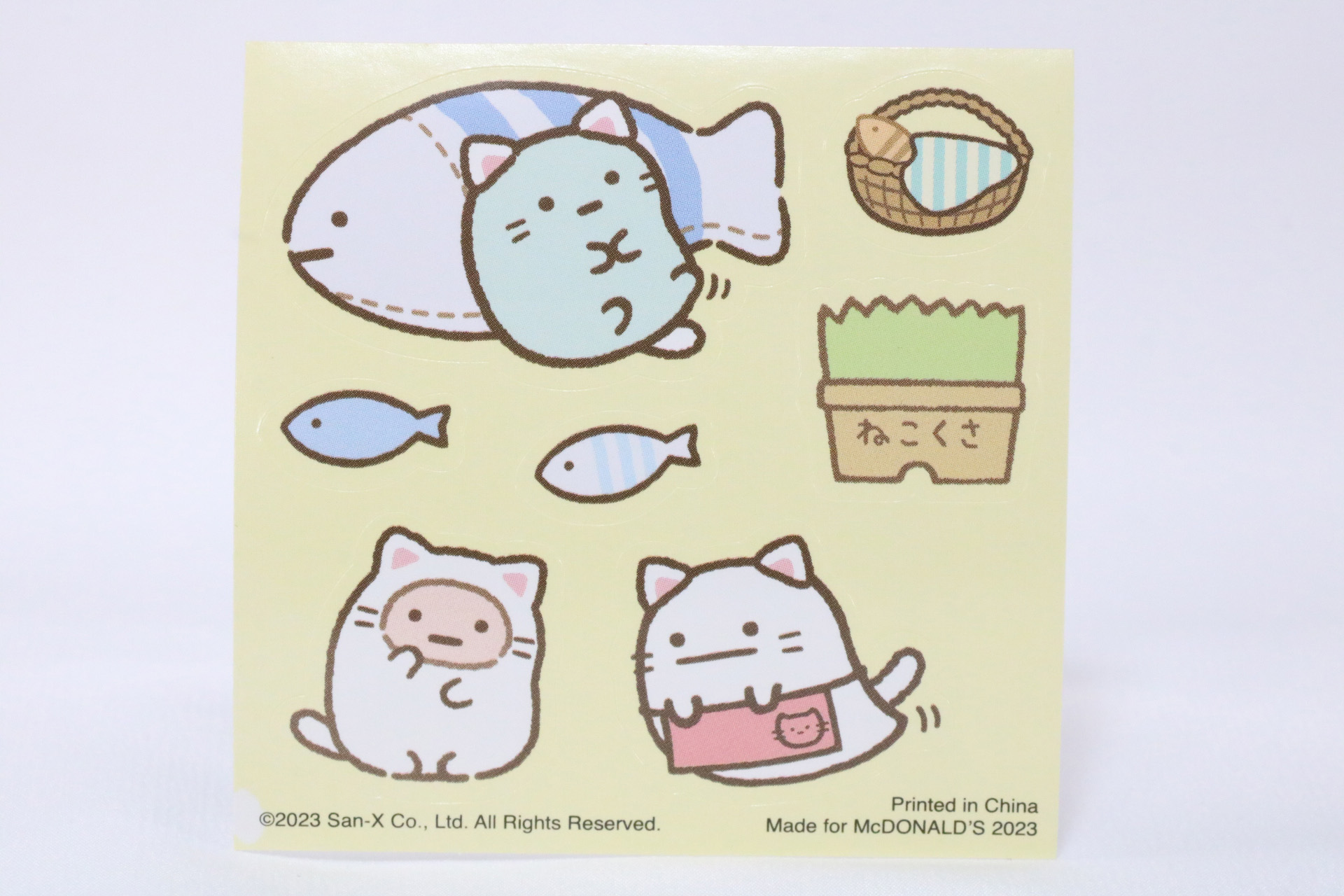シールもねこ風のキャラクターたちが登場