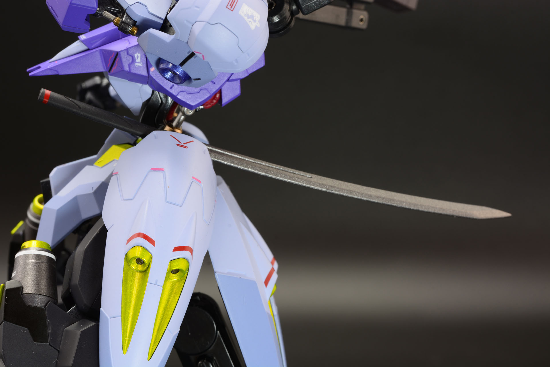 刀は腰アーマーに接続可能