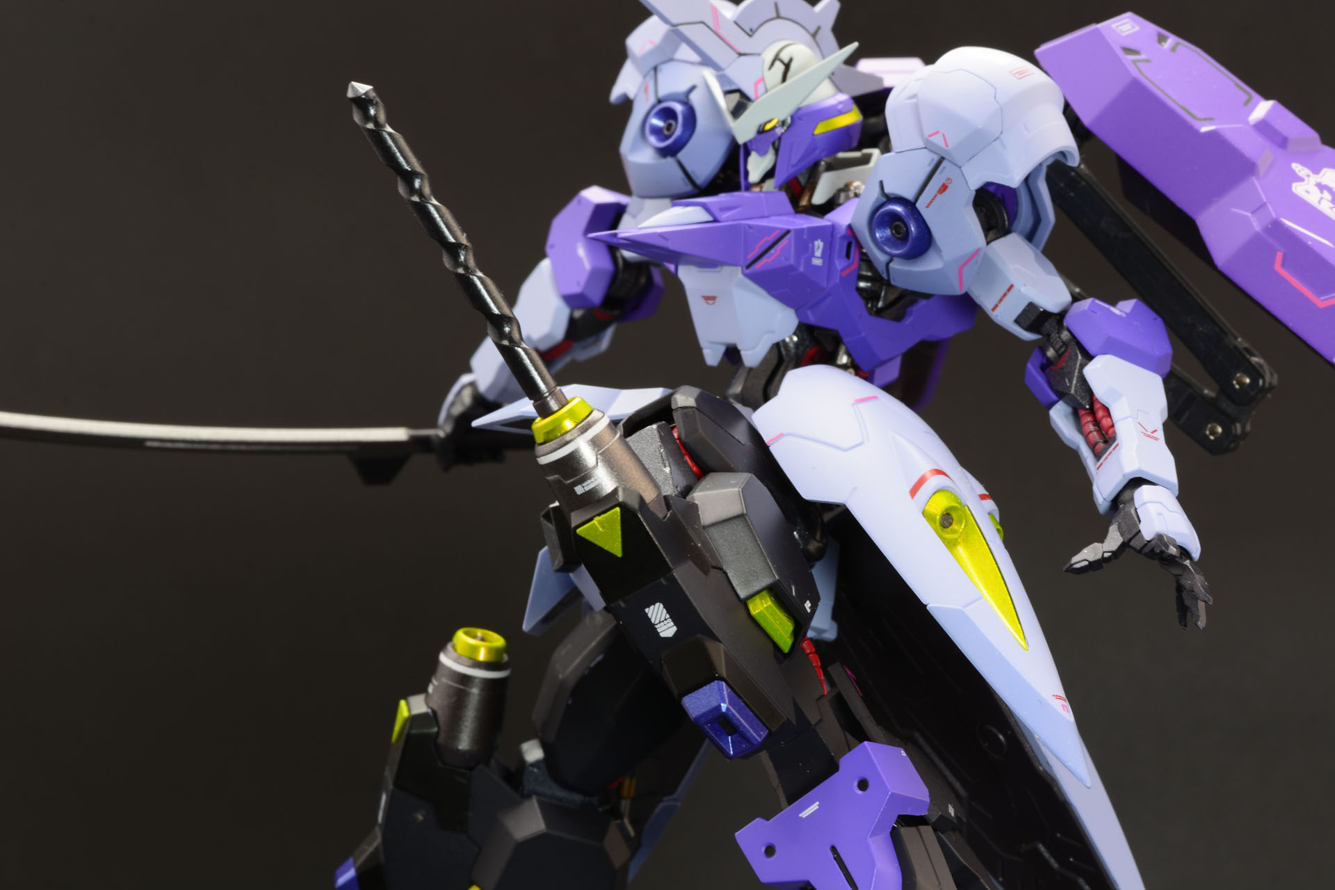 基部を交換することでドリル刃が飛び出した状態を再現できる