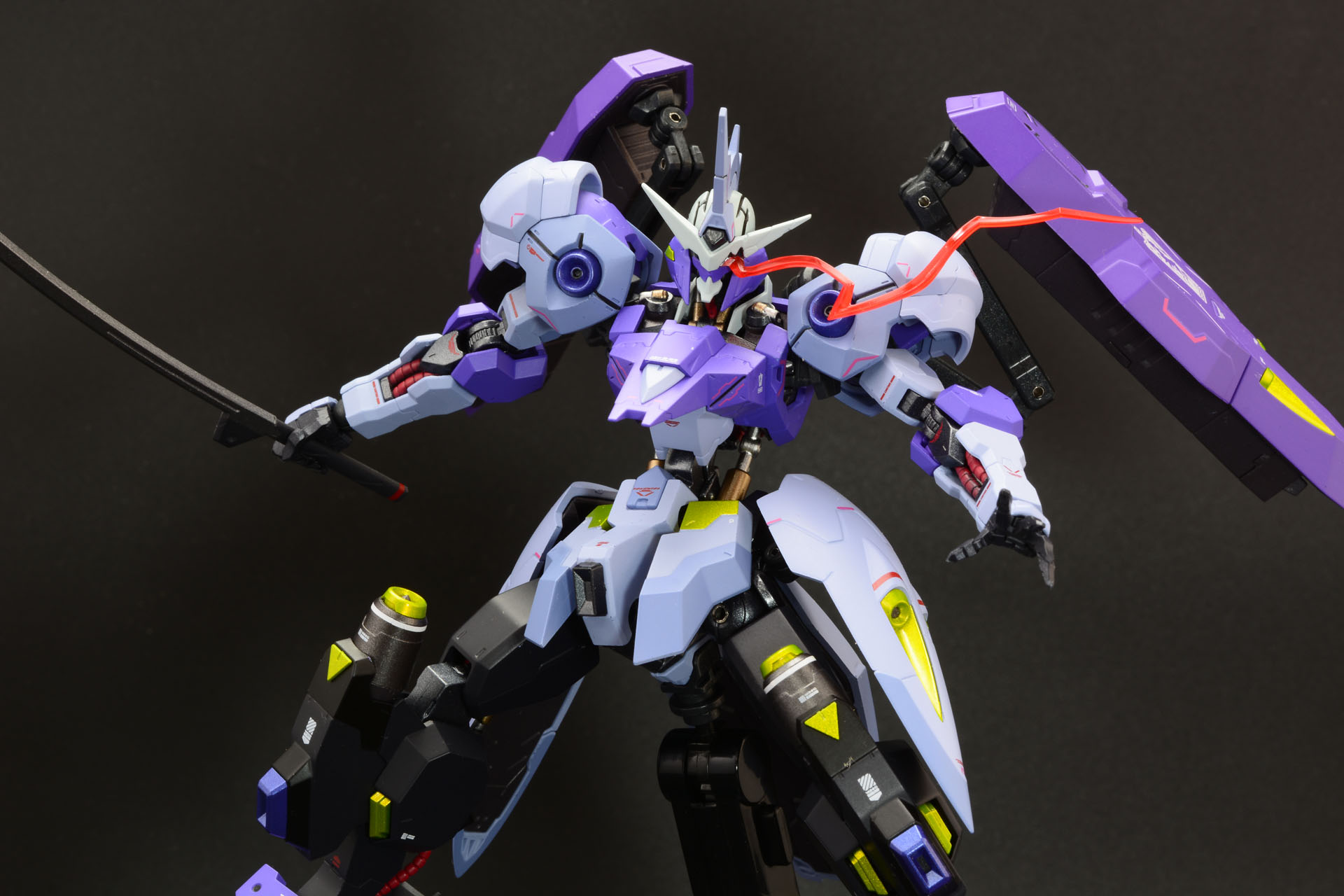 眼光の軌跡がポーズに動きを与える