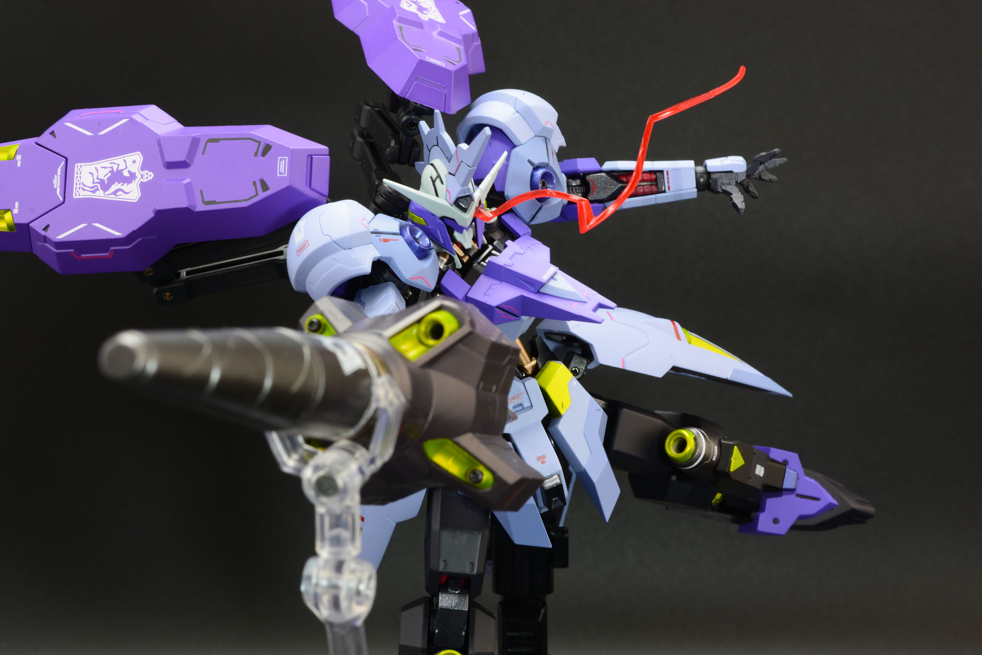 眼光の軌跡がポーズに動きを与える