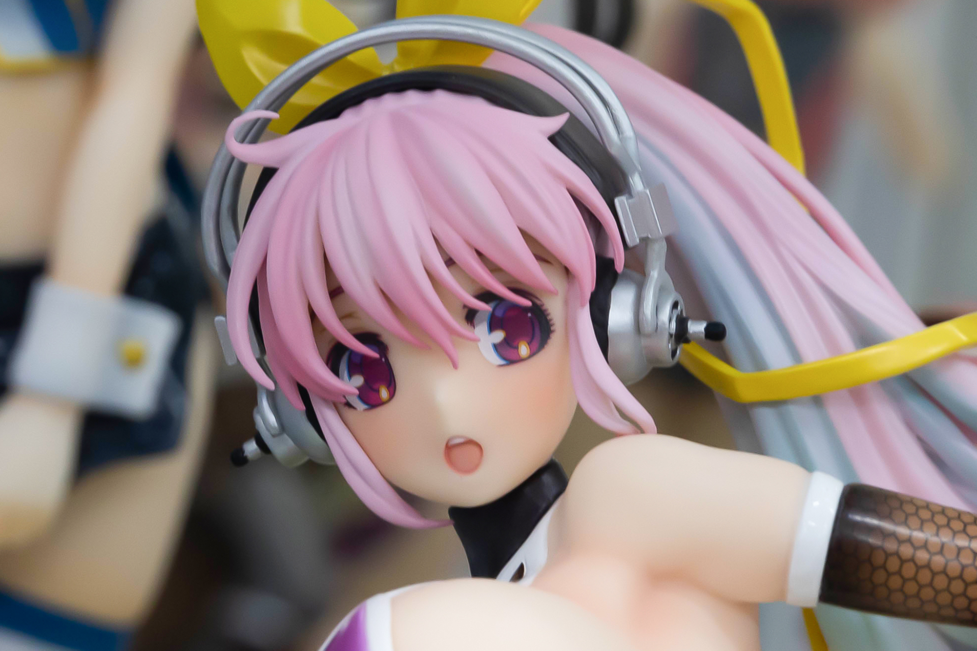 口を大きく開けて、何かを見るような表情がかわいらしい！