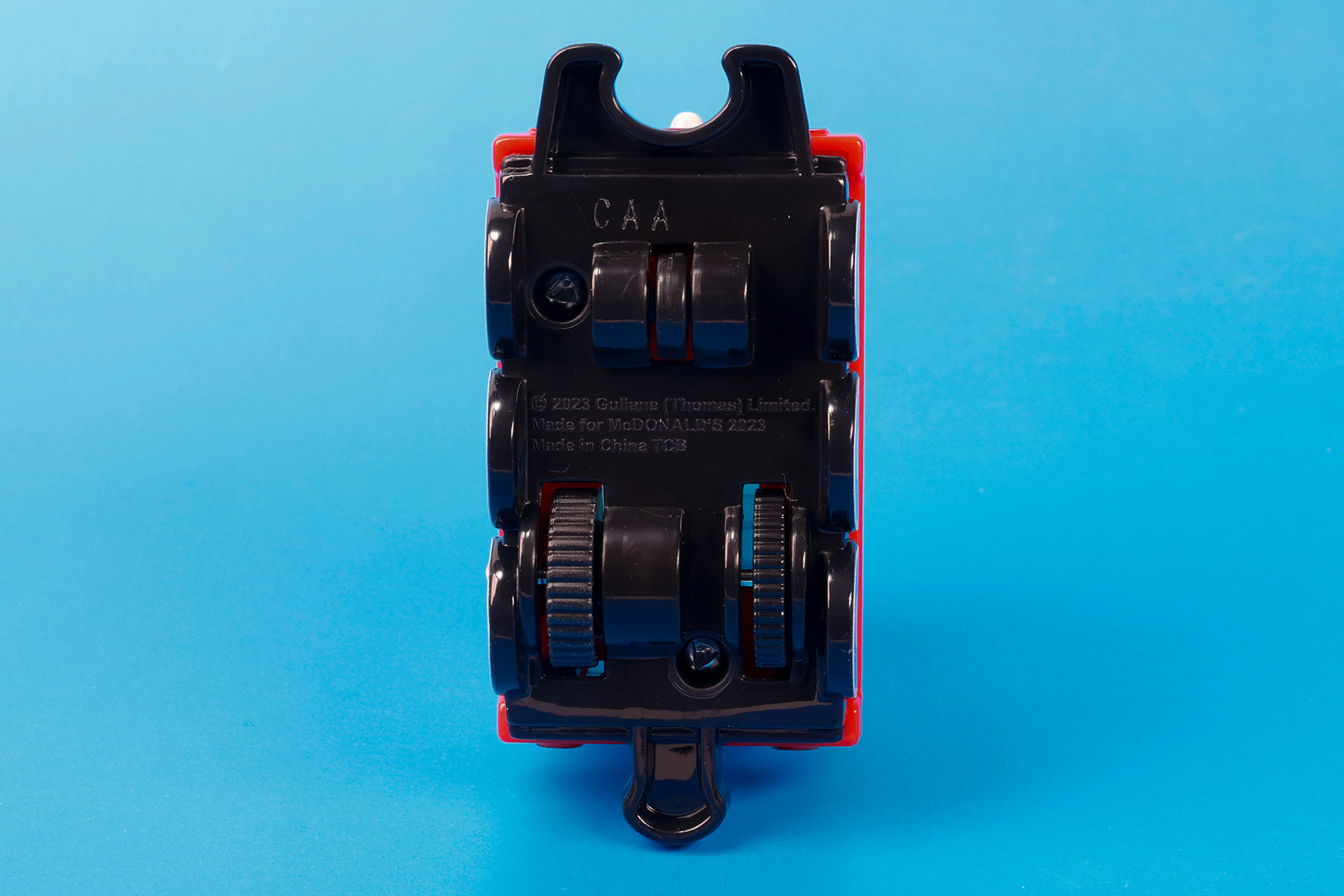 実際に動く車輪は外側のものではなく、内側に取り付けられているものだ