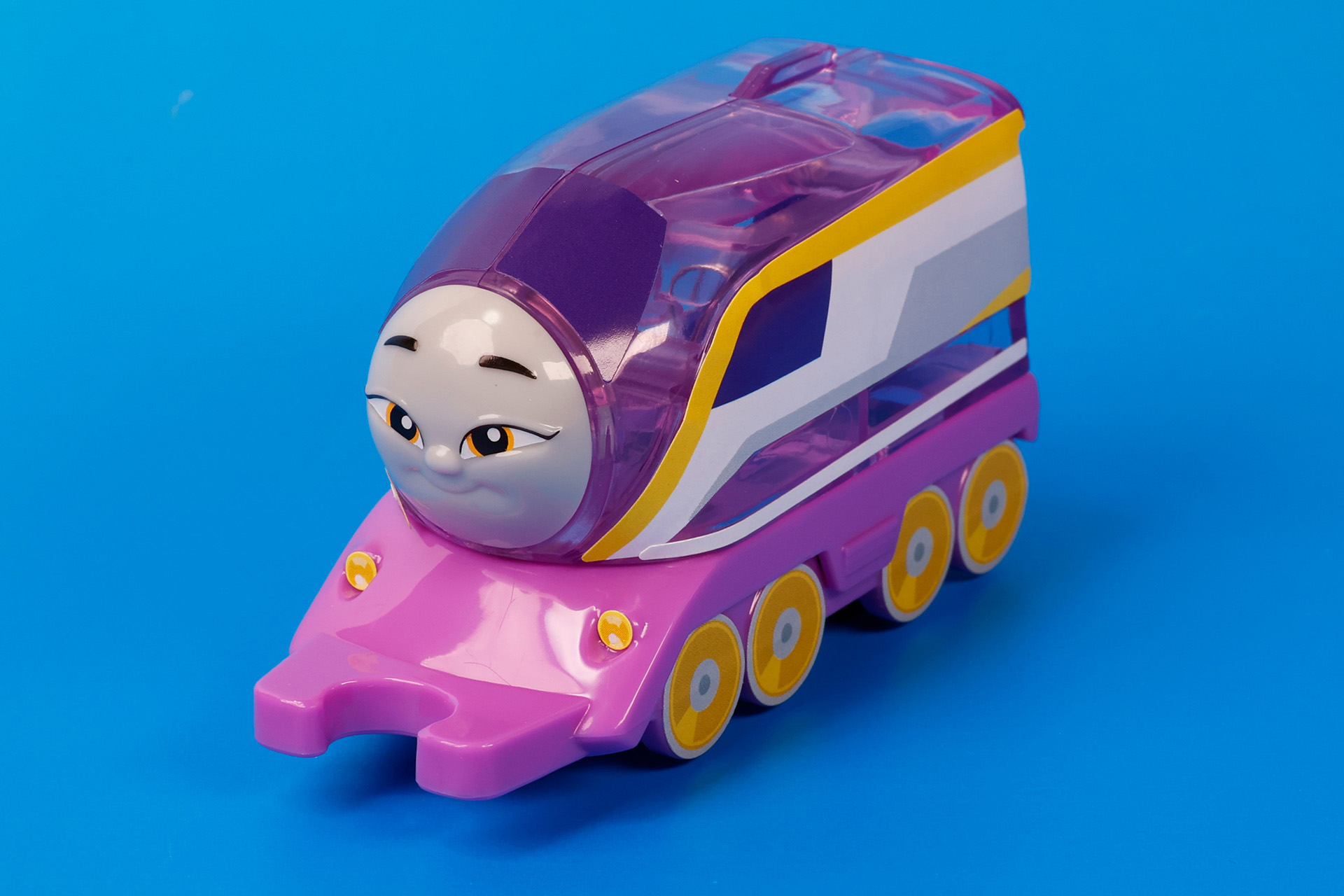 紫がベースのカラーリングもクール！