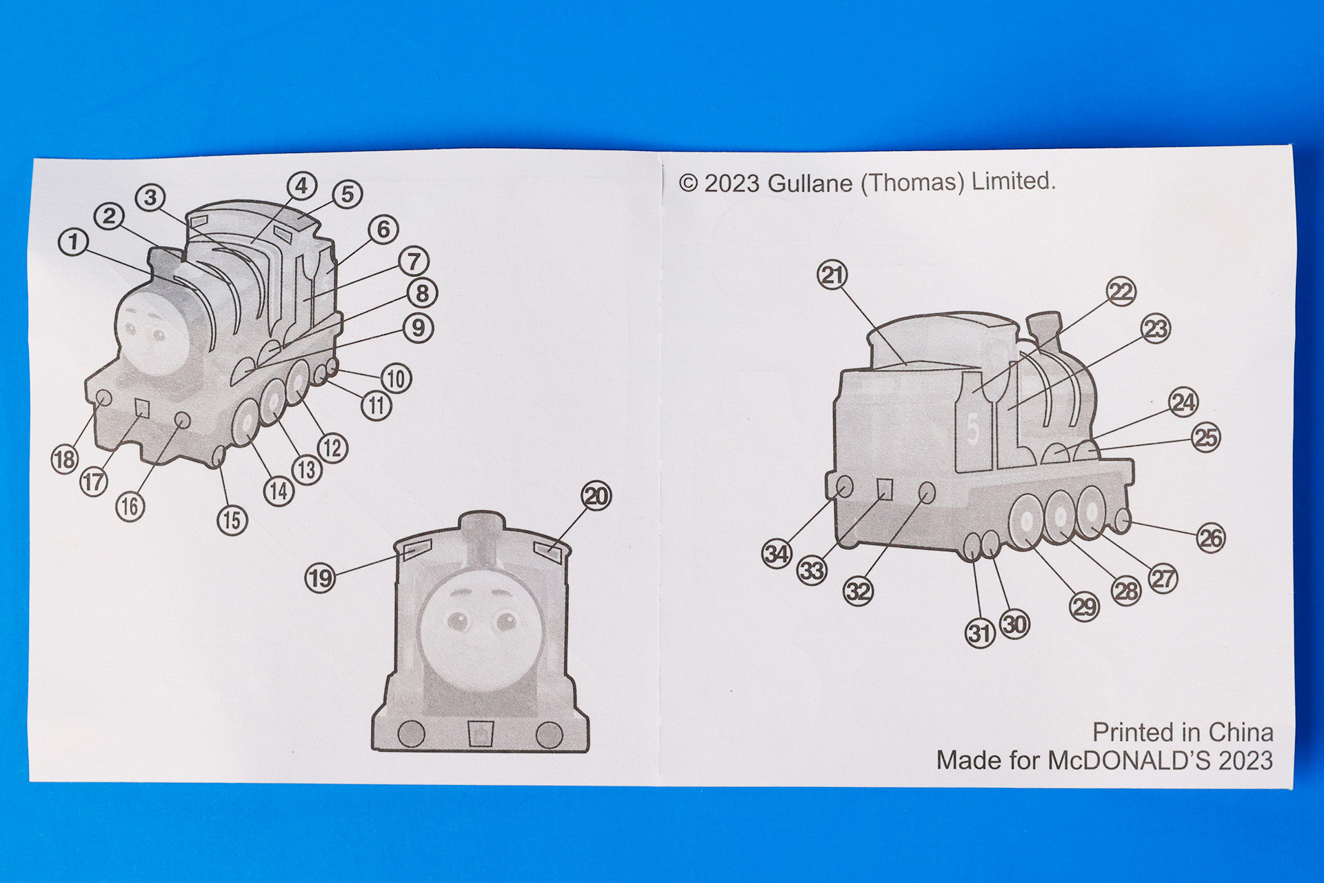 シールは全部で34ヵ所貼るところがある